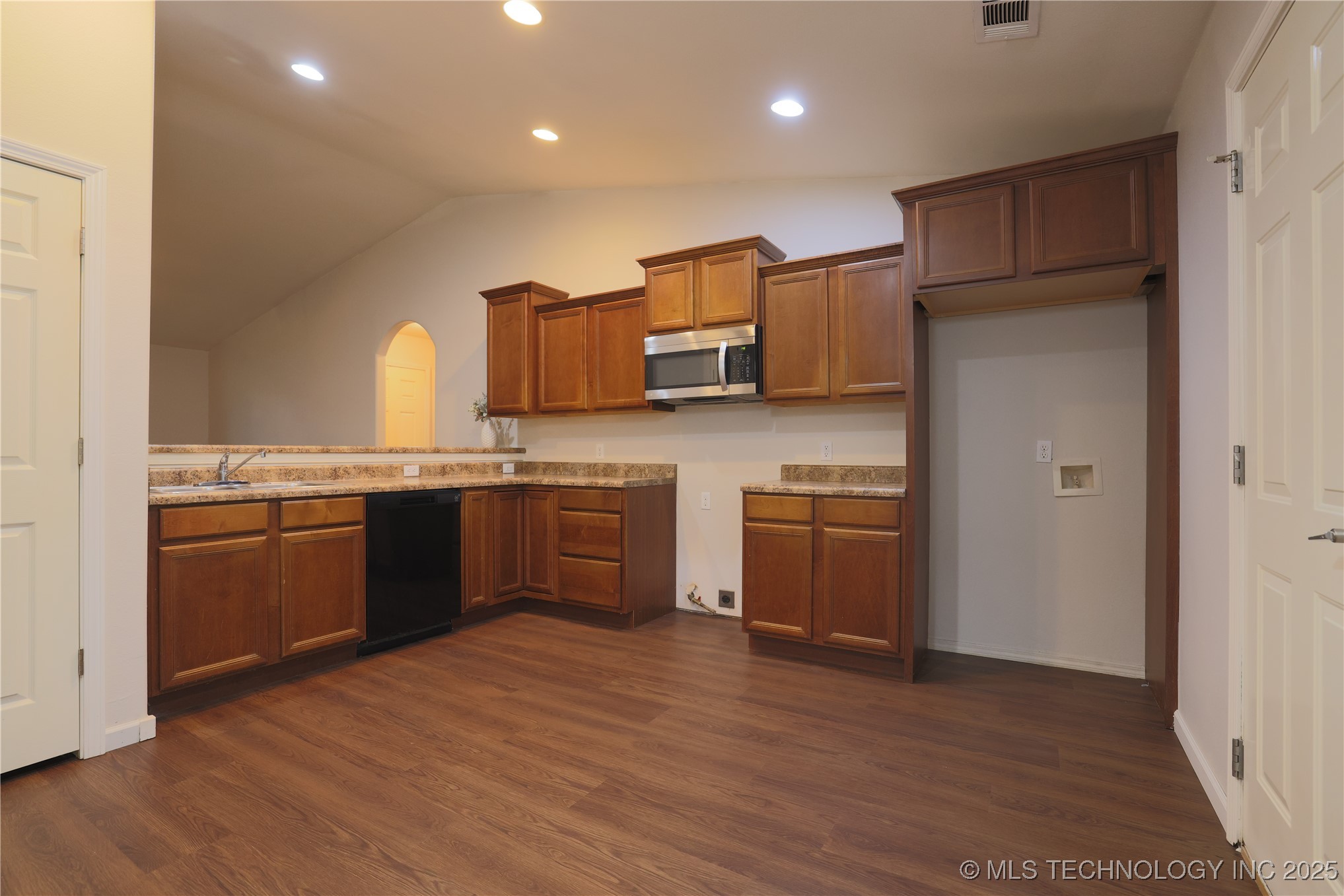 709 N Carlsbad Street Property Photo 6
