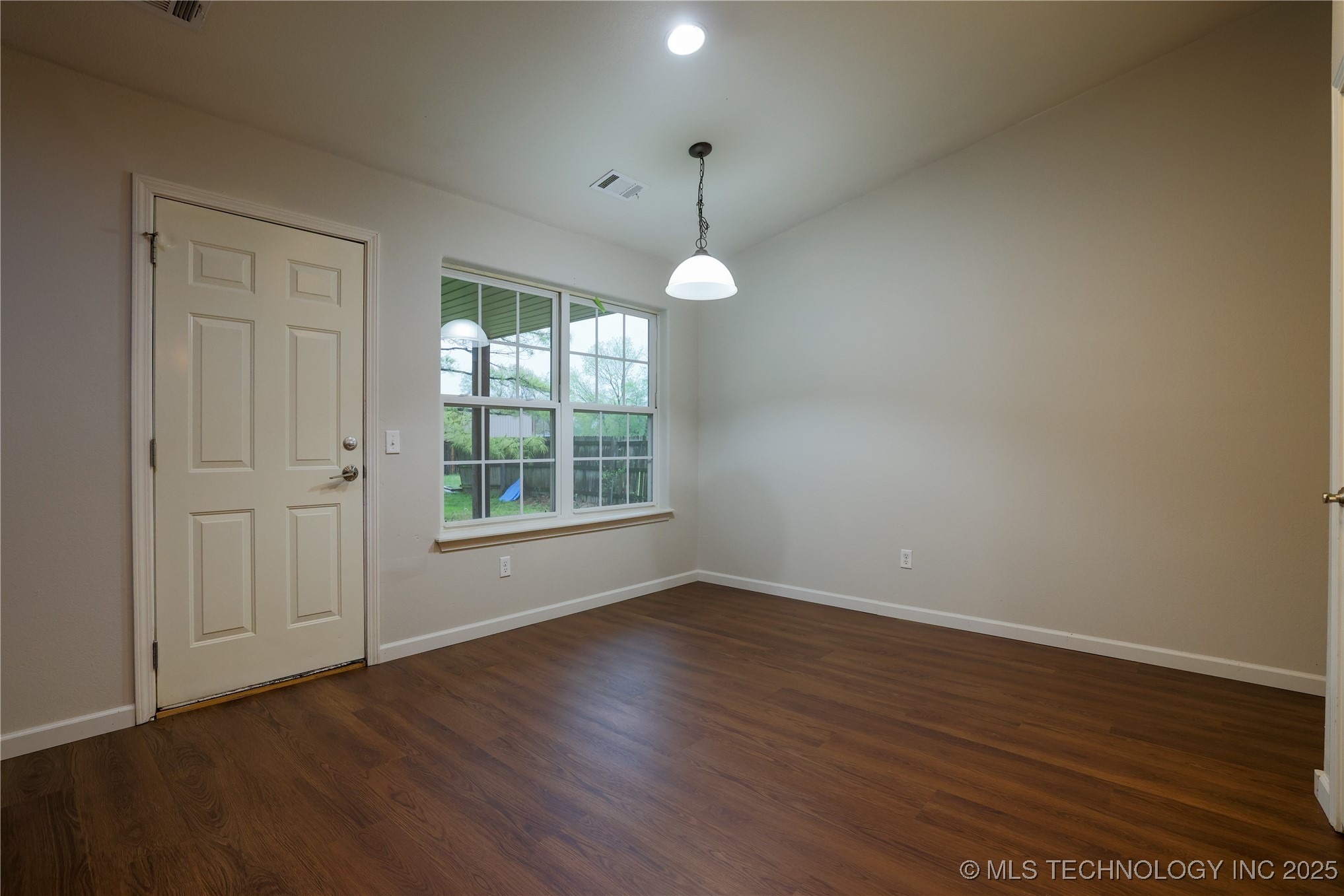 709 N Carlsbad Street Property Photo 7