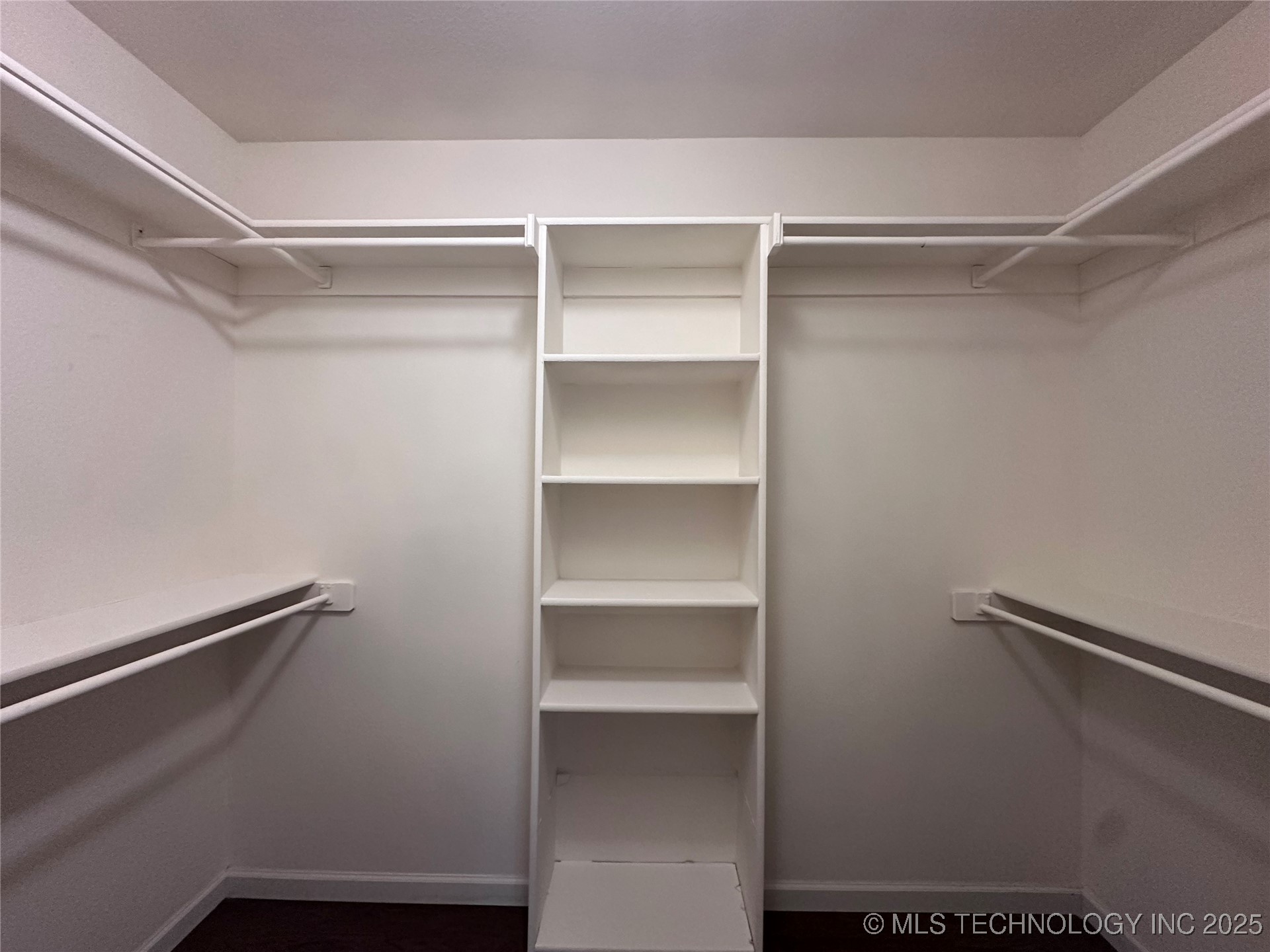 709 N Carlsbad Street Property Photo 10