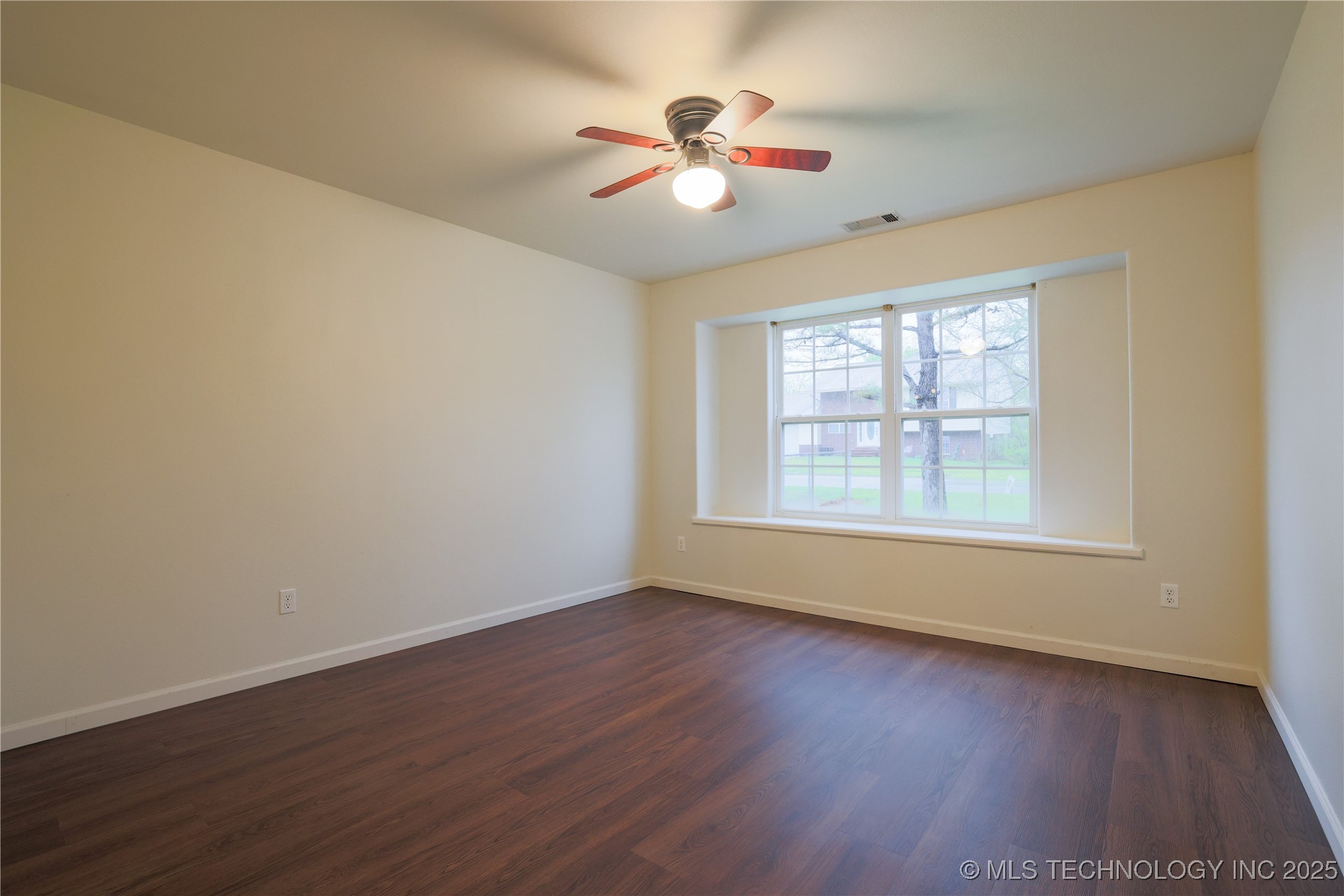 709 N Carlsbad Street Property Photo 15