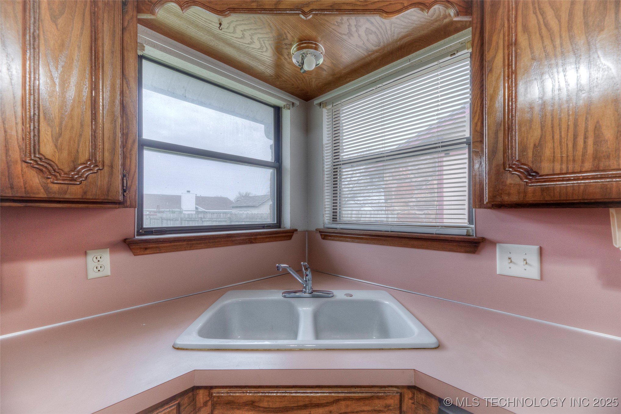 1818 S 138th East Avenue Property Photo 9