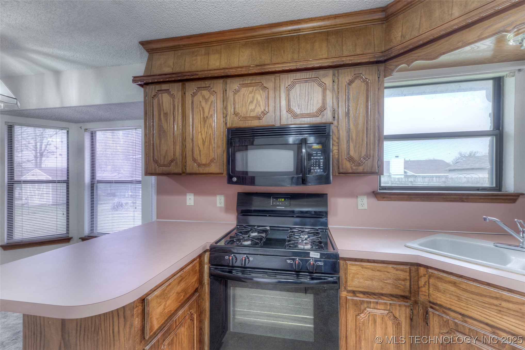 1818 S 138th East Avenue Property Photo 10