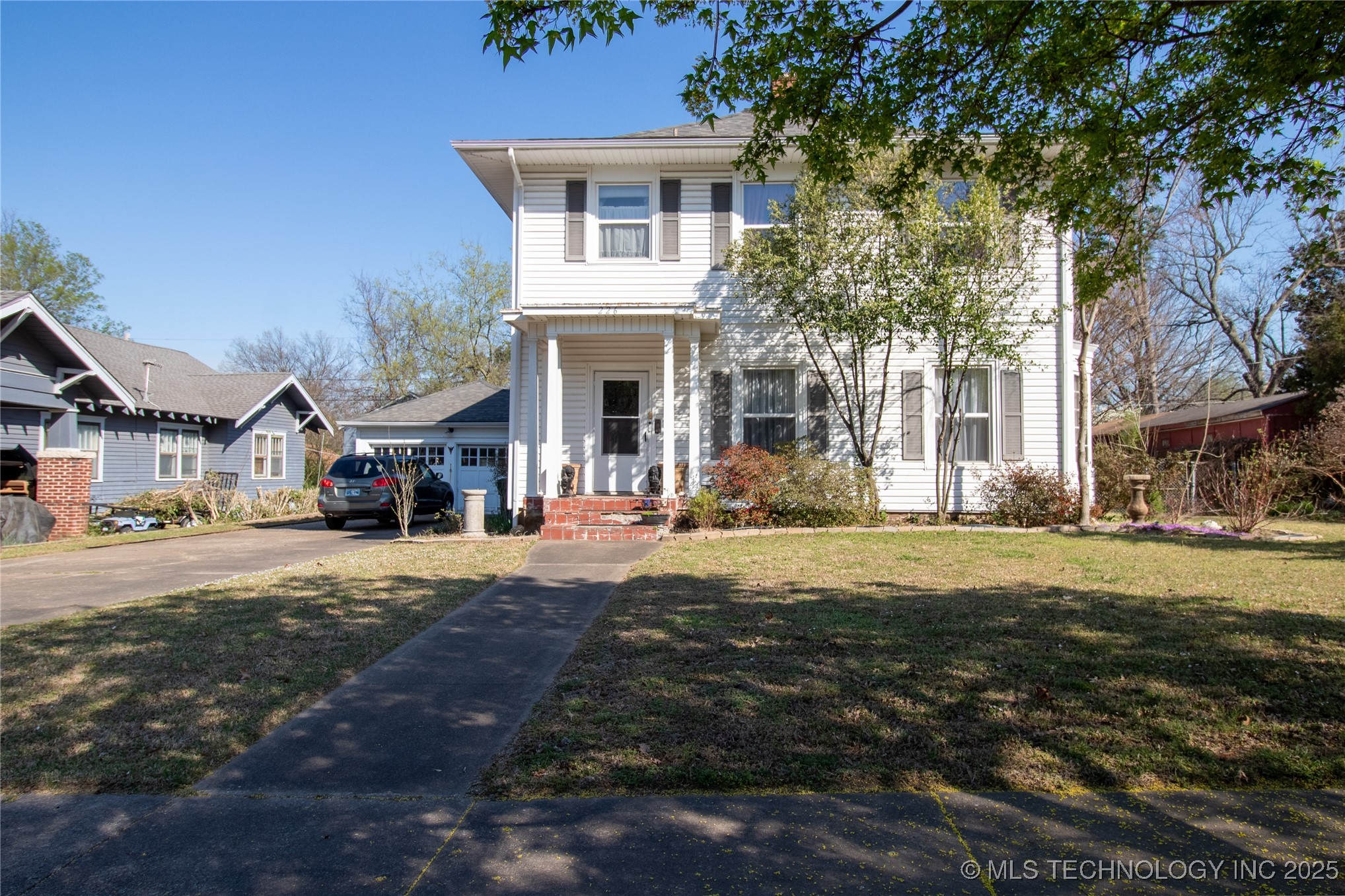 226 Kendall Boulevard Property Photo 2