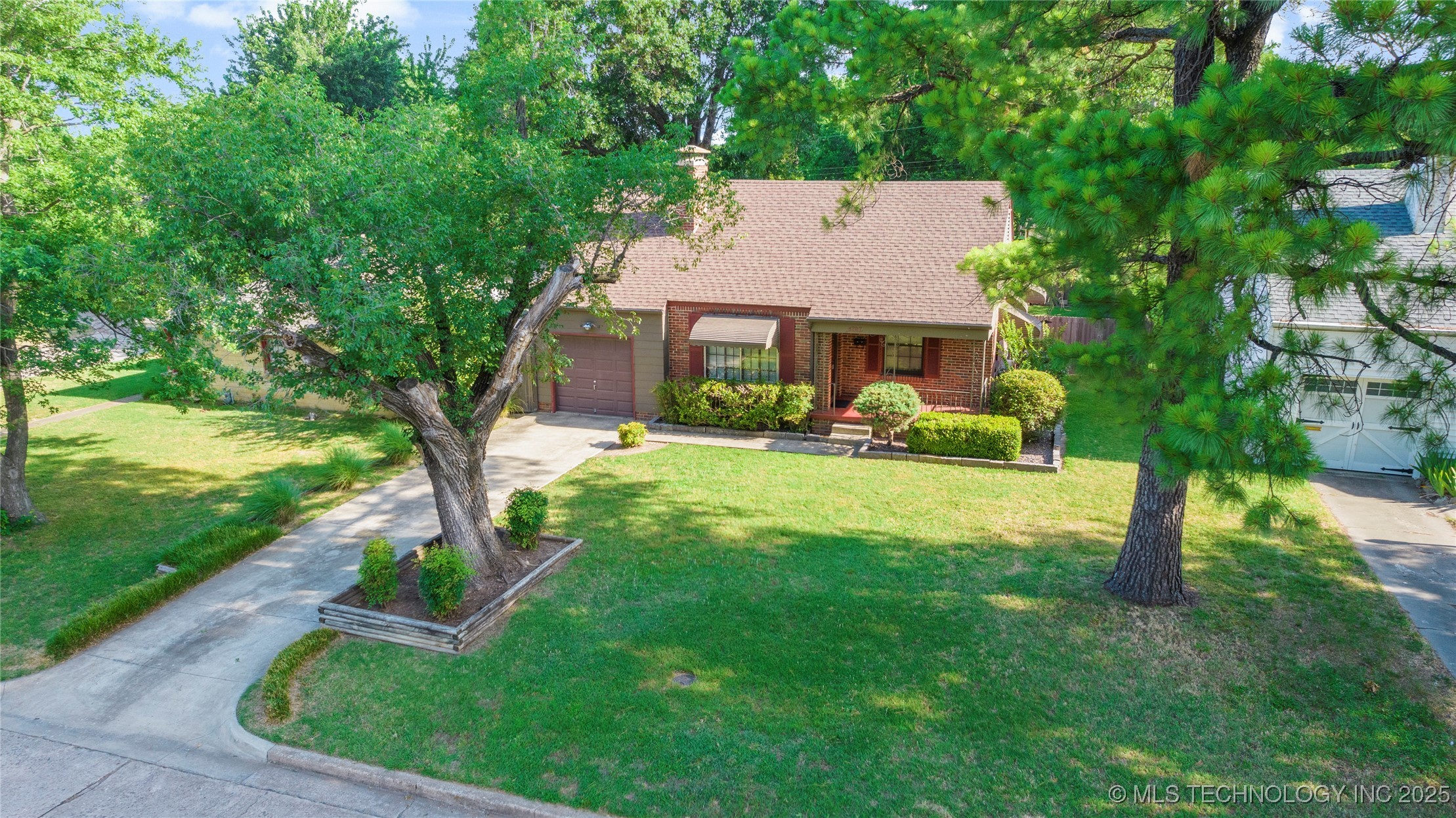 4707 E 9th Street Property Photo 2