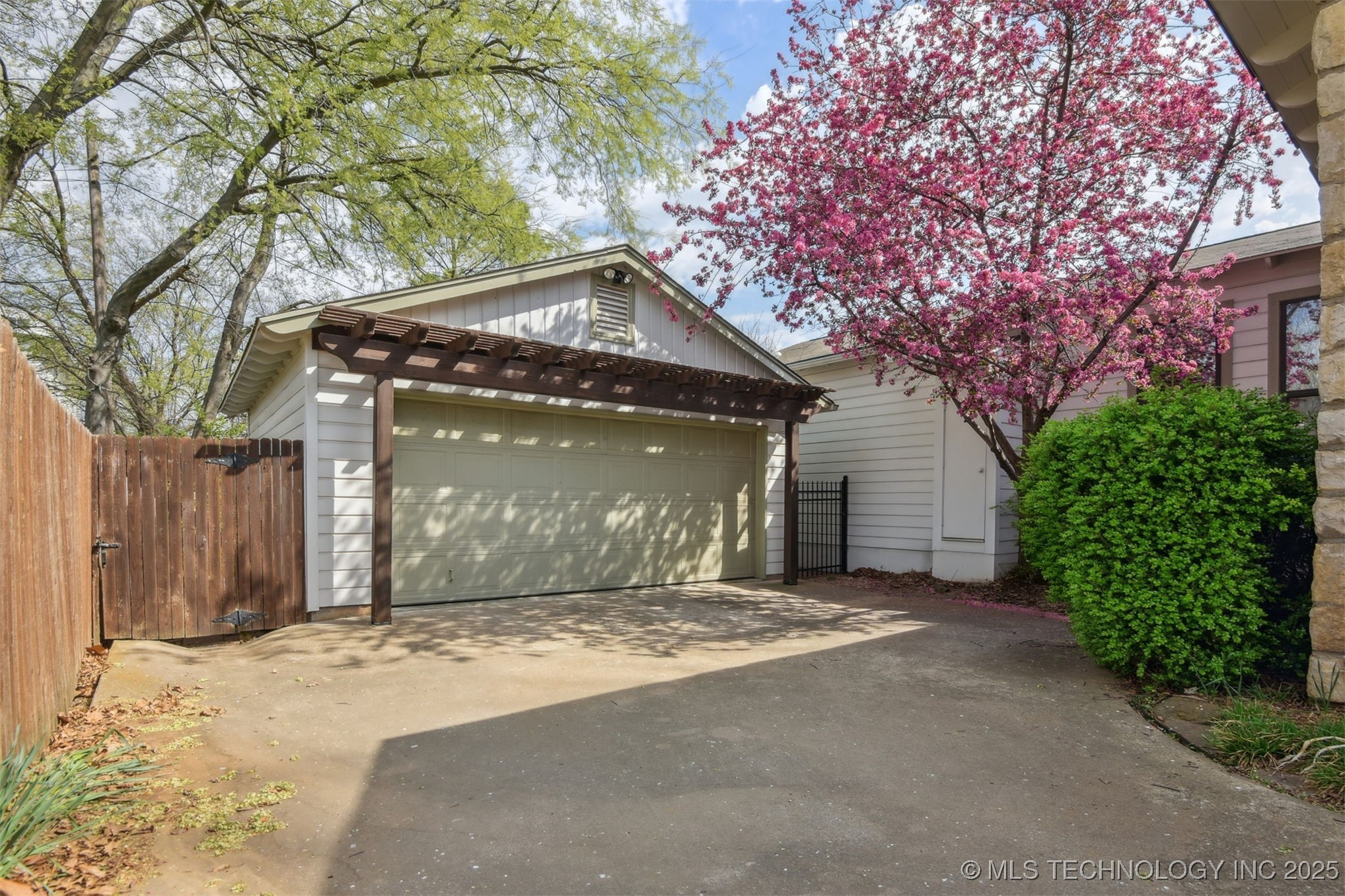 2729 E 22nd Street Property Photo 52