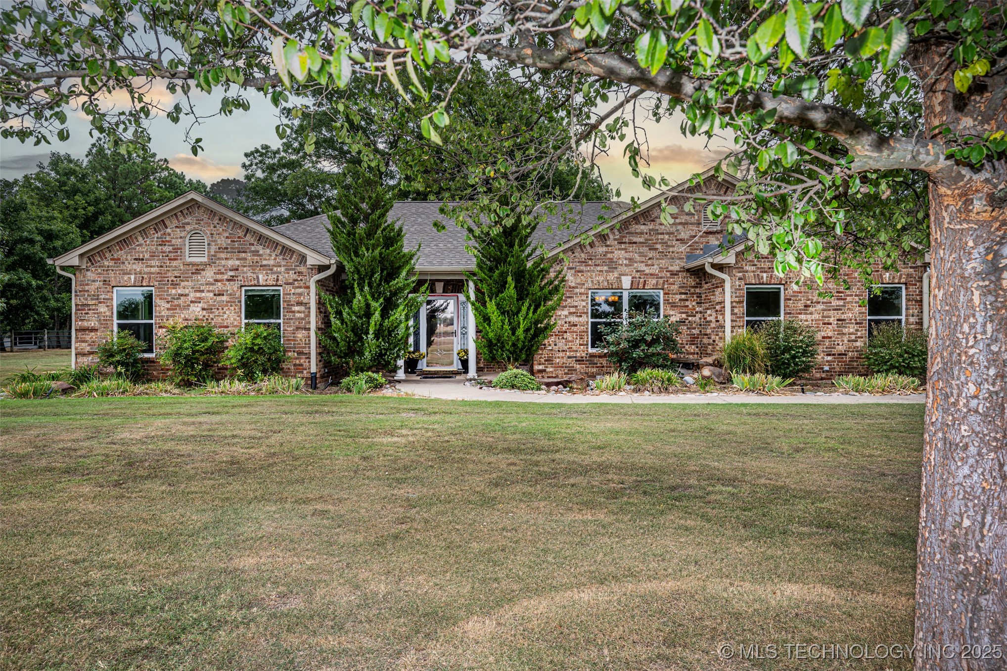 1727 N 177 Highway Property Photo
