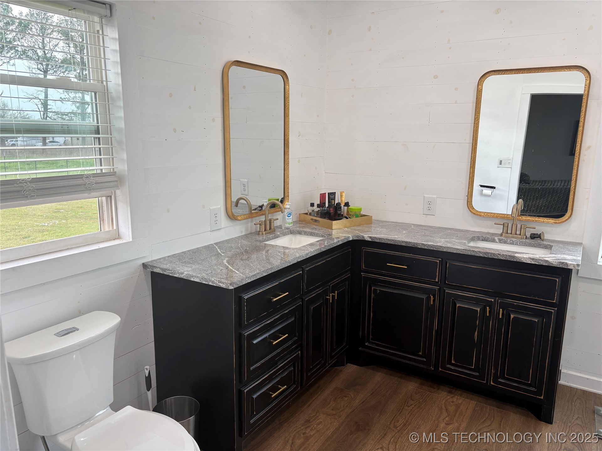 450 W Harris Road Property Photo 18