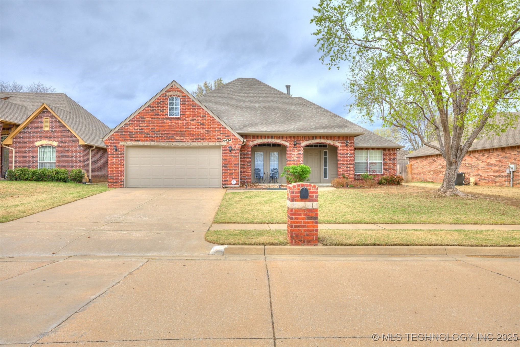 6424 E Forest Ridge Boulevard Property Photo 2