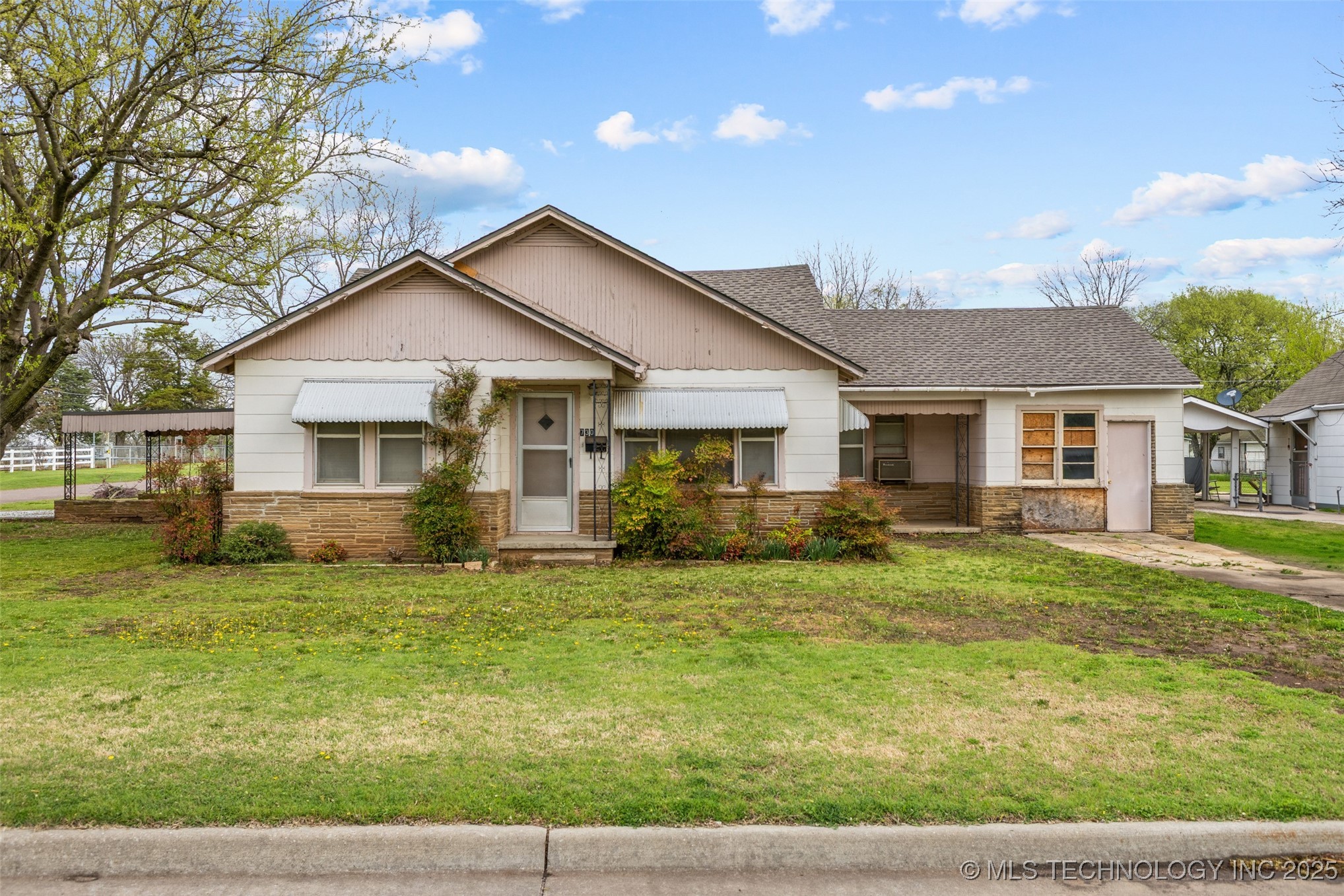 730 W 4th Street Property Photo