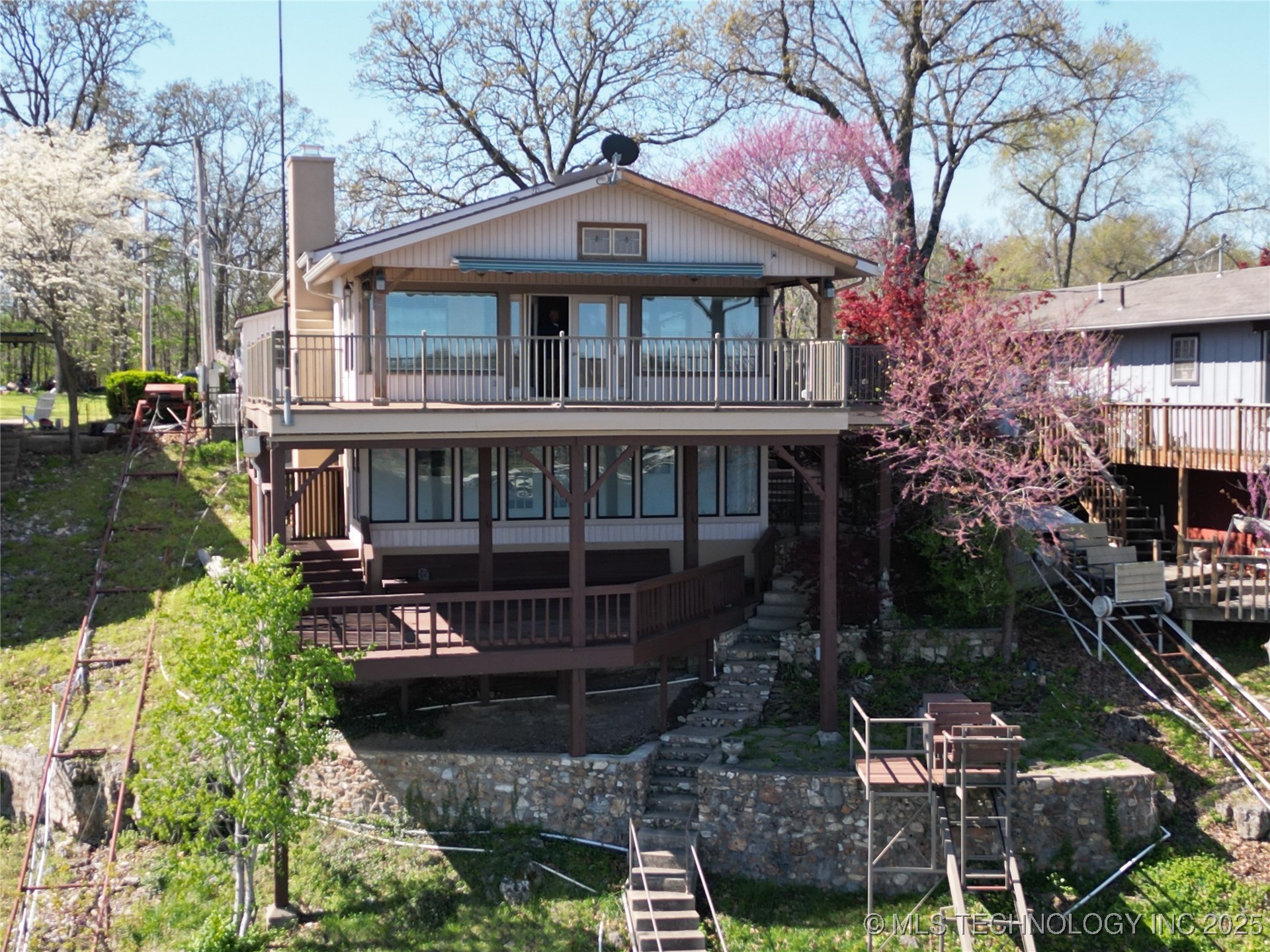 346 Lakeview Drive Property Photo