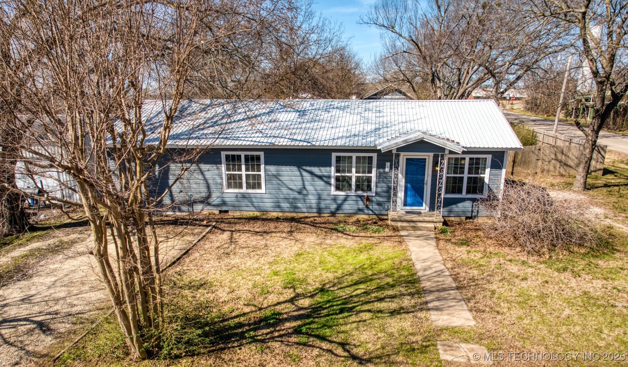 207 N Harney Street Property Photo 1
