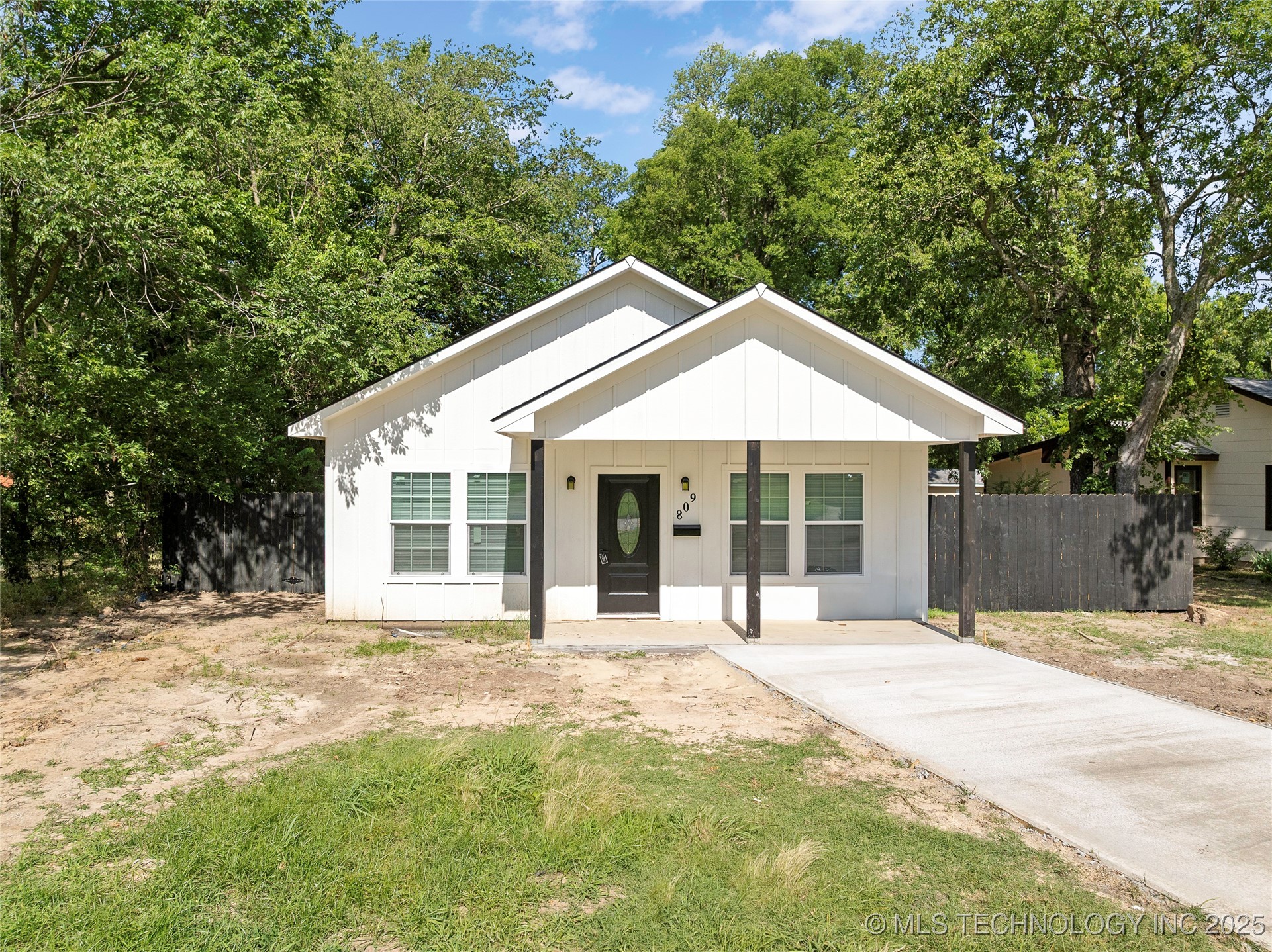 809 H Nw Property Photo 1