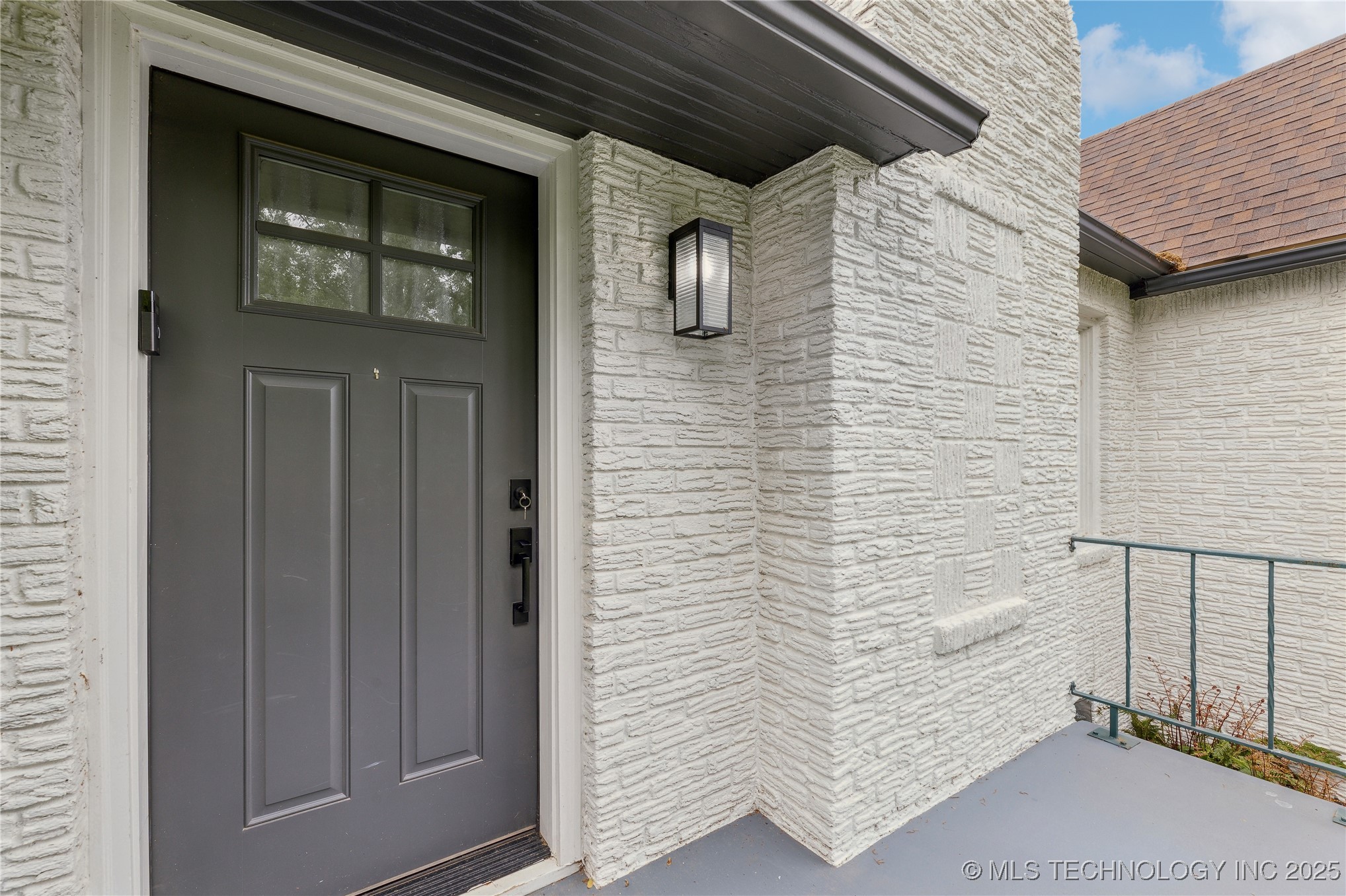 2514 E 18th Street Property Photo 3