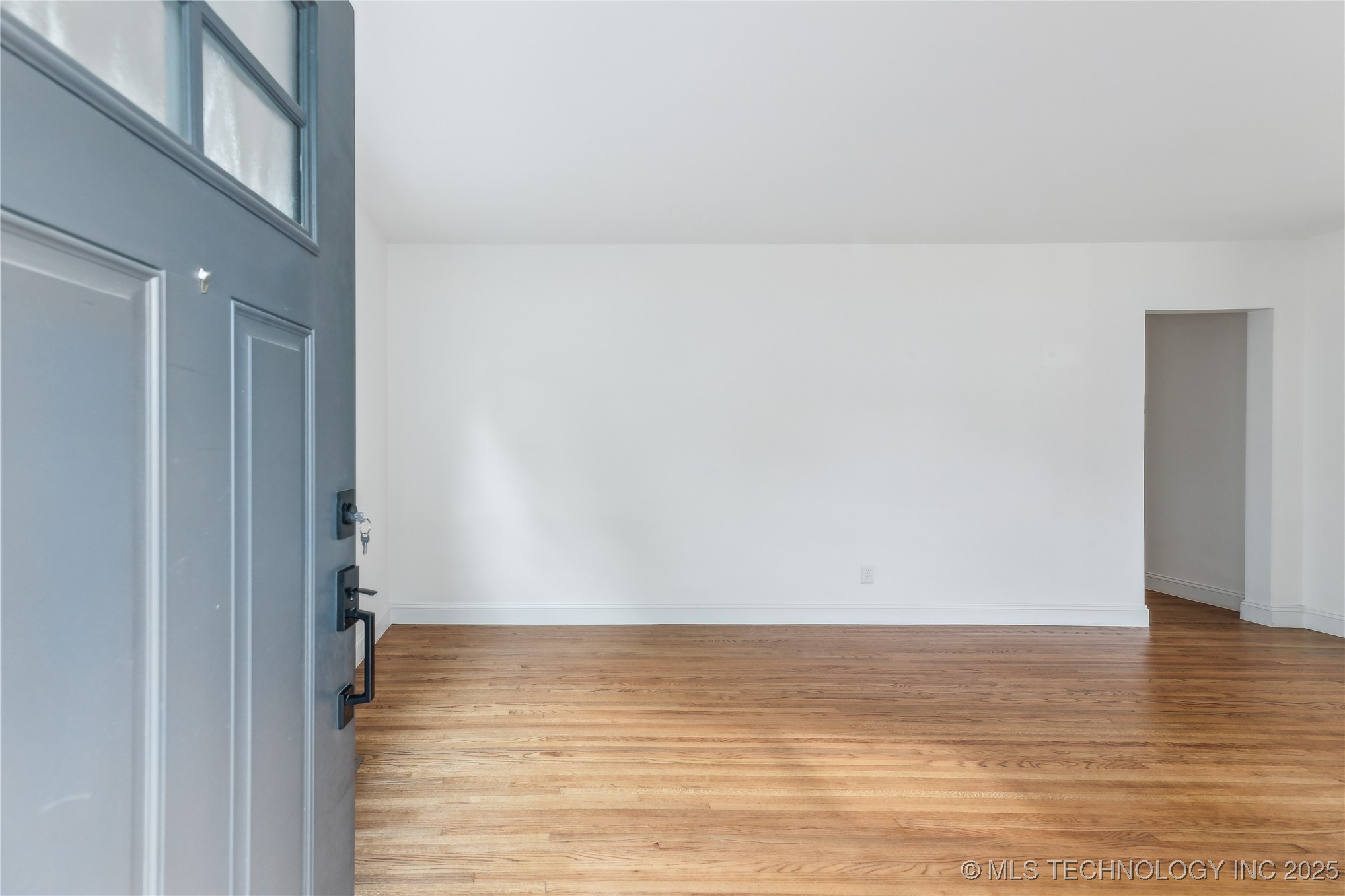 2514 E 18th Street Property Photo 4