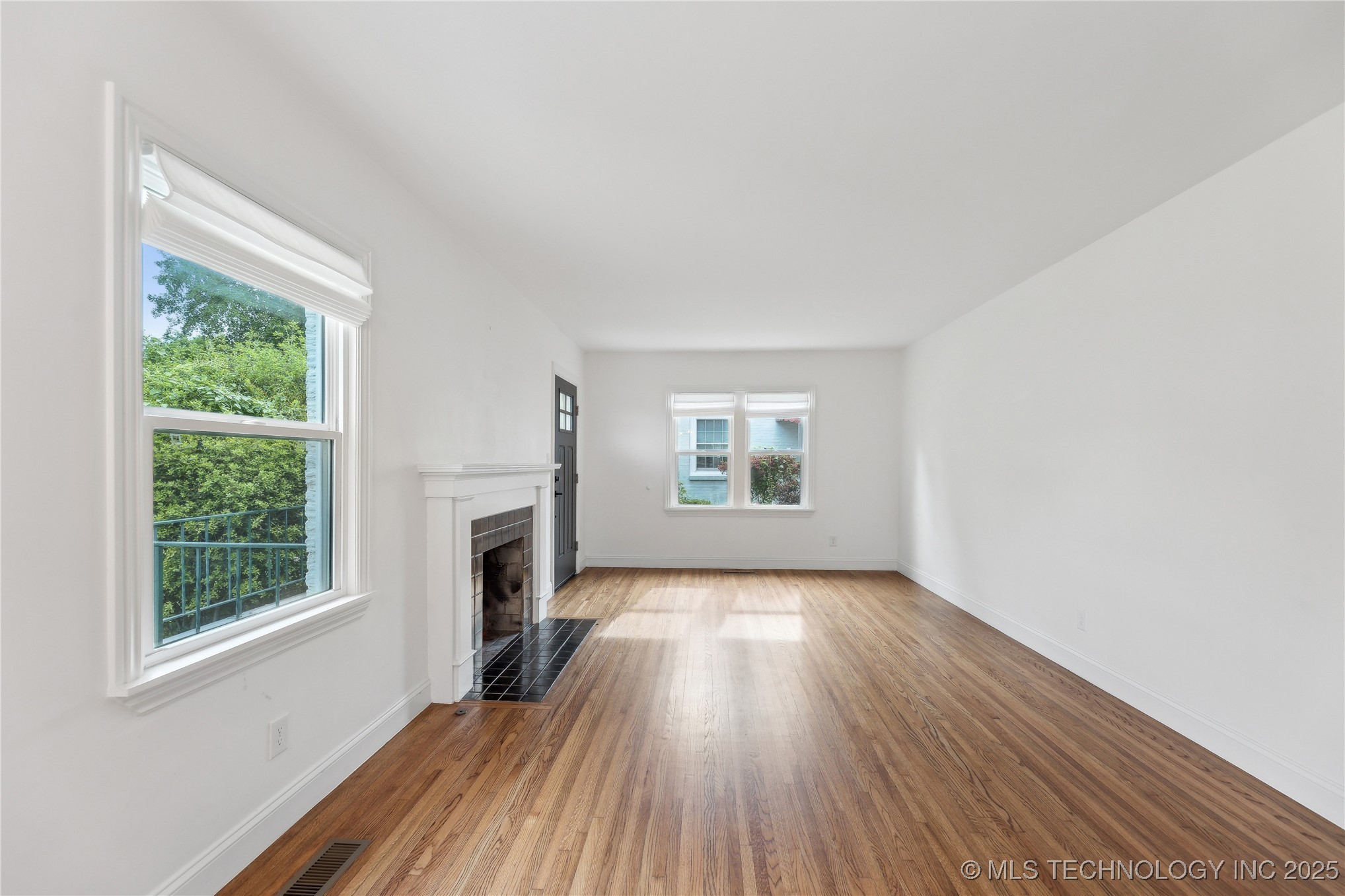 2514 E 18th Street Property Photo 5