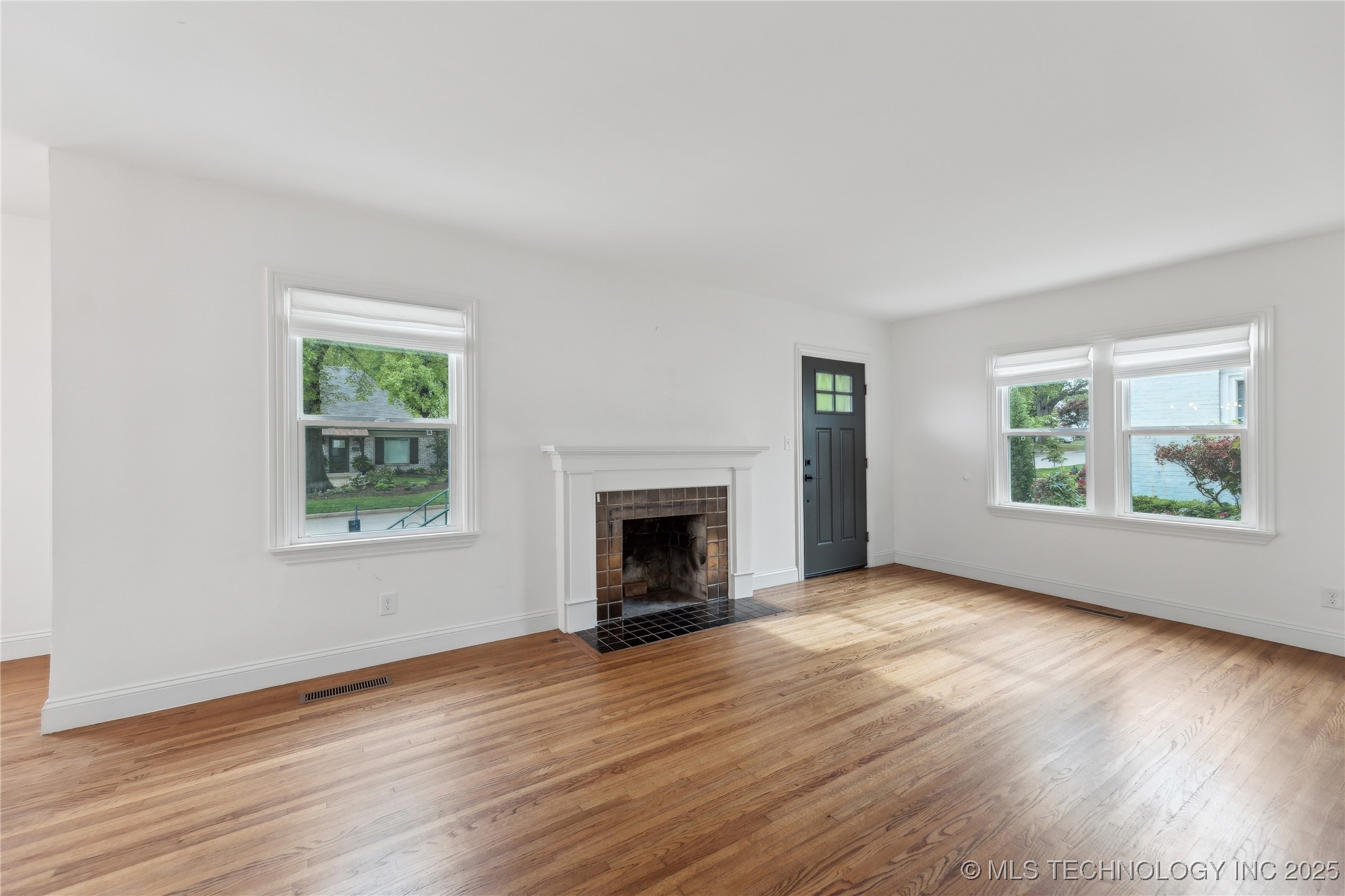 2514 E 18th Street Property Photo 6