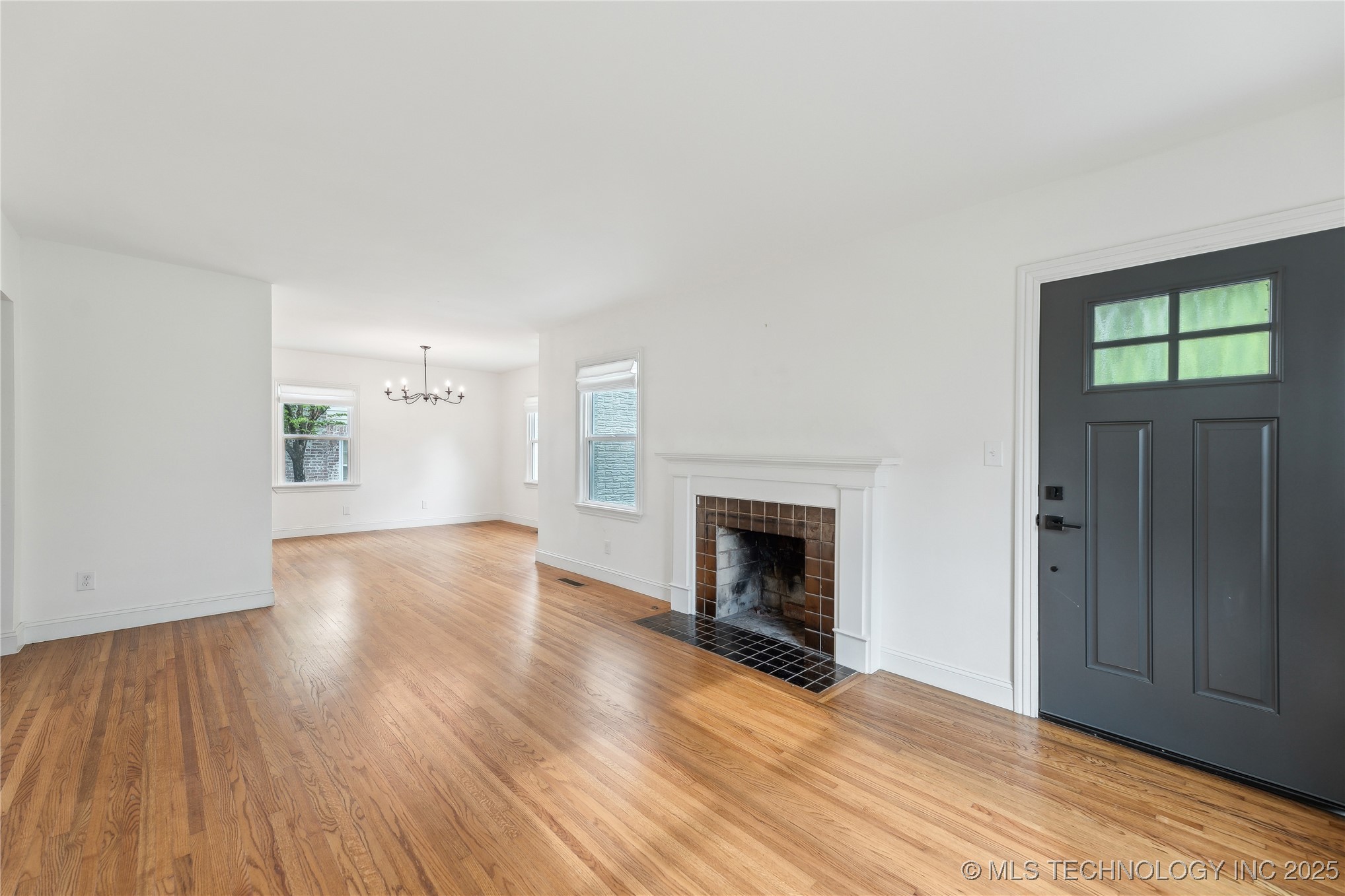 2514 E 18th Street Property Photo 7