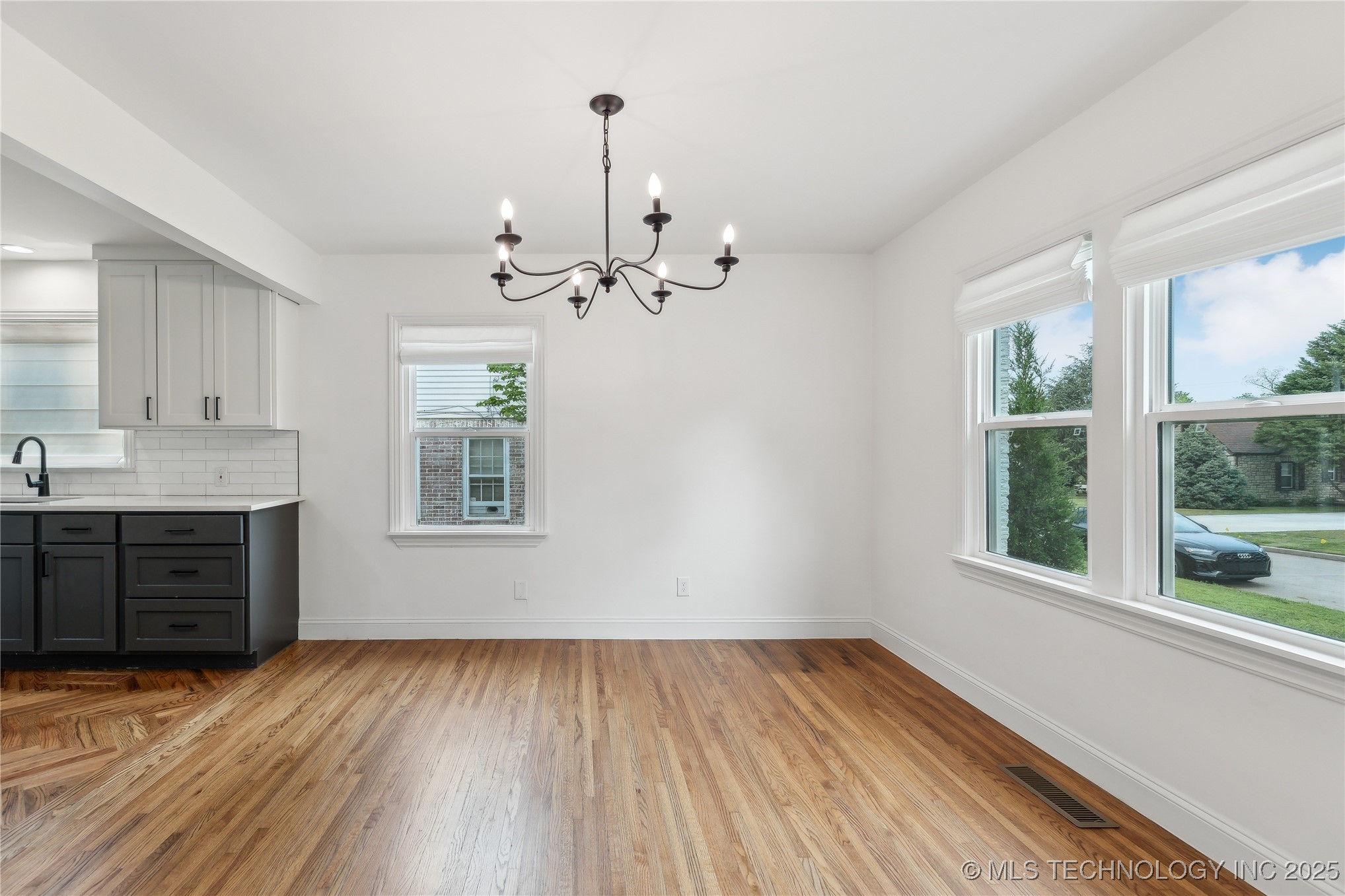 2514 E 18th Street Property Photo 9
