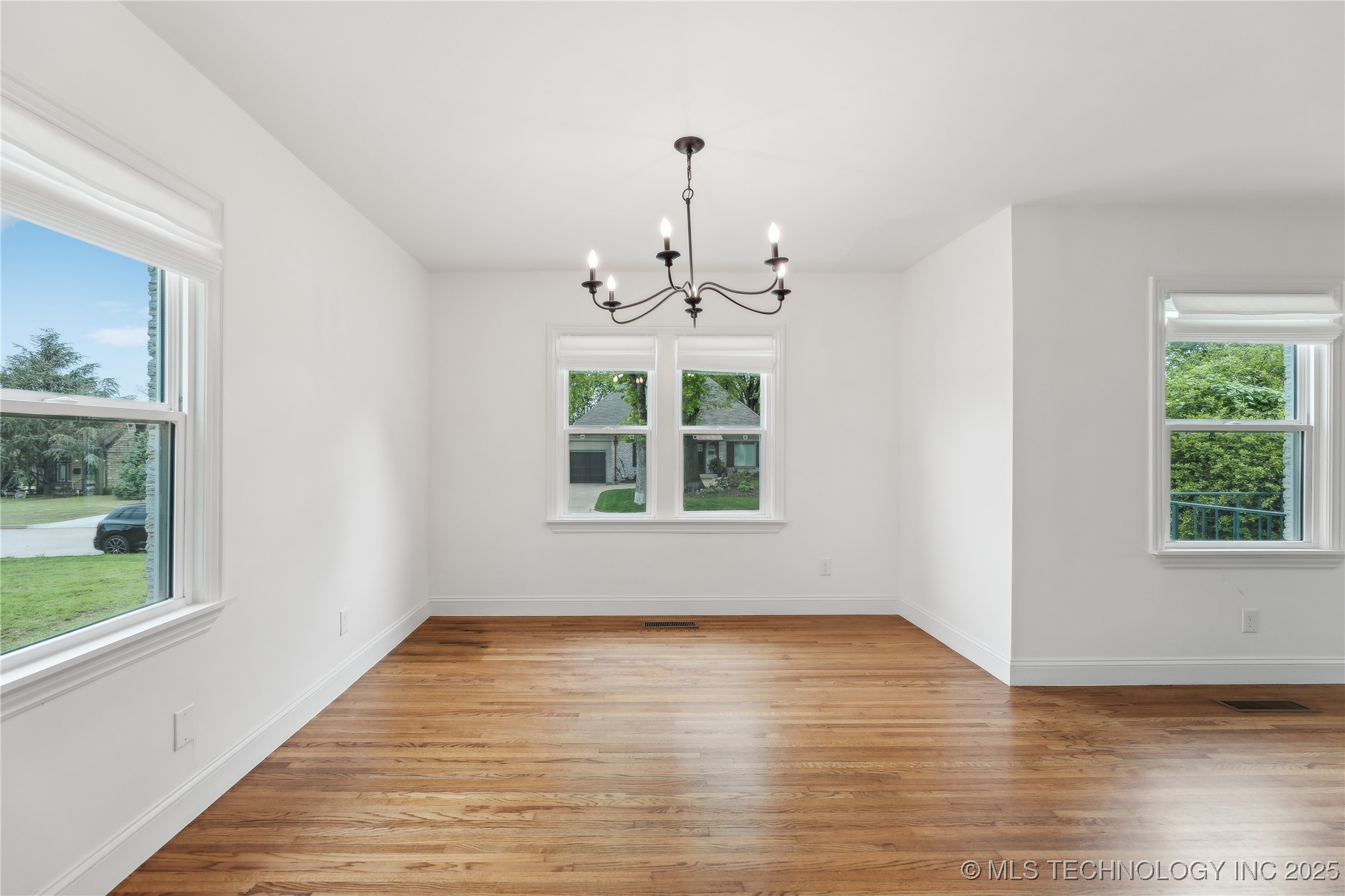 2514 E 18th Street Property Photo 10
