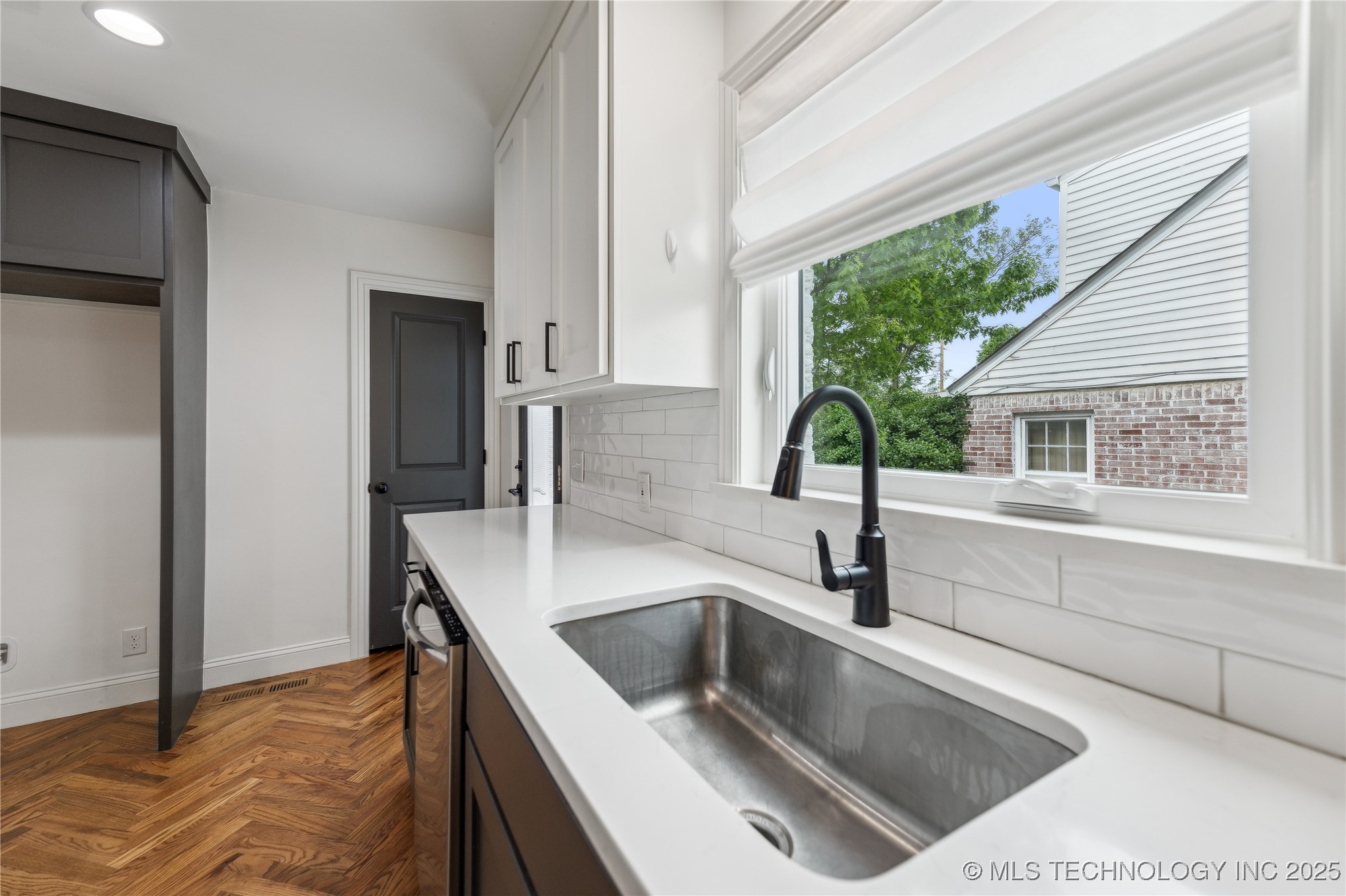 2514 E 18th Street Property Photo 13