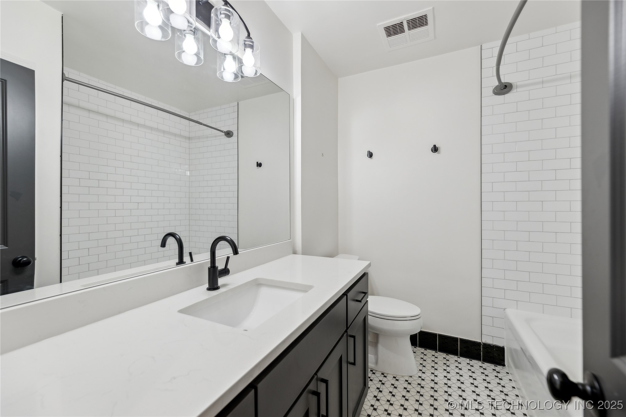 2514 E 18th Street Property Photo 17