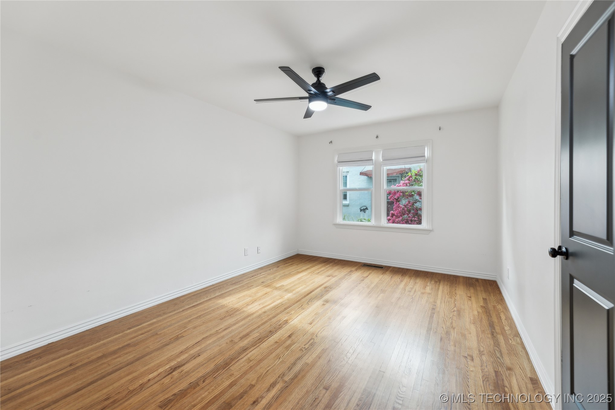 2514 E 18th Street Property Photo 22