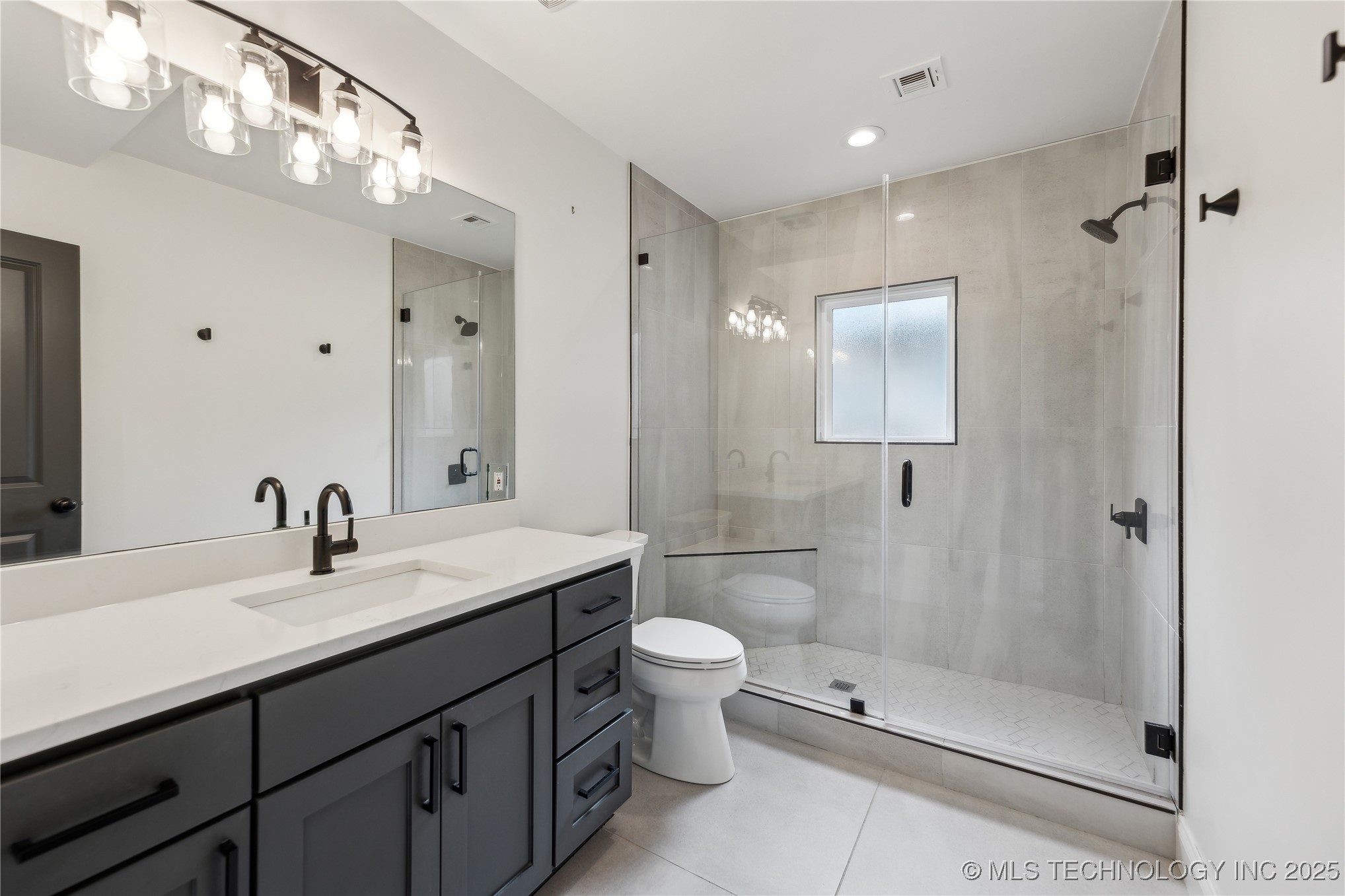 2514 E 18th Street Property Photo 27