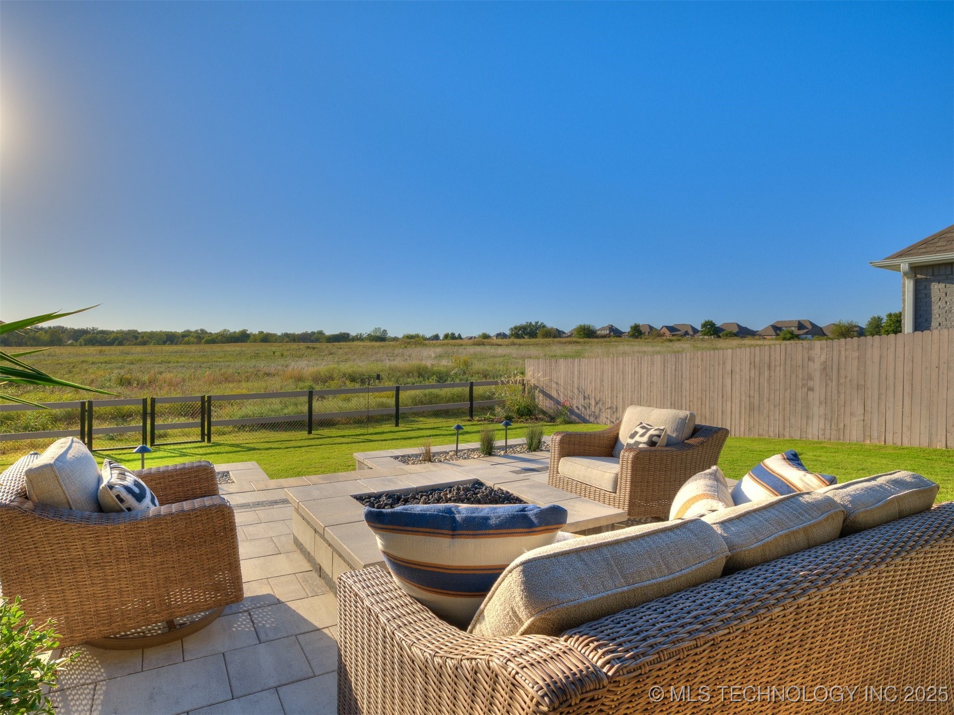 13634 S 20th Place E Property Photo 11