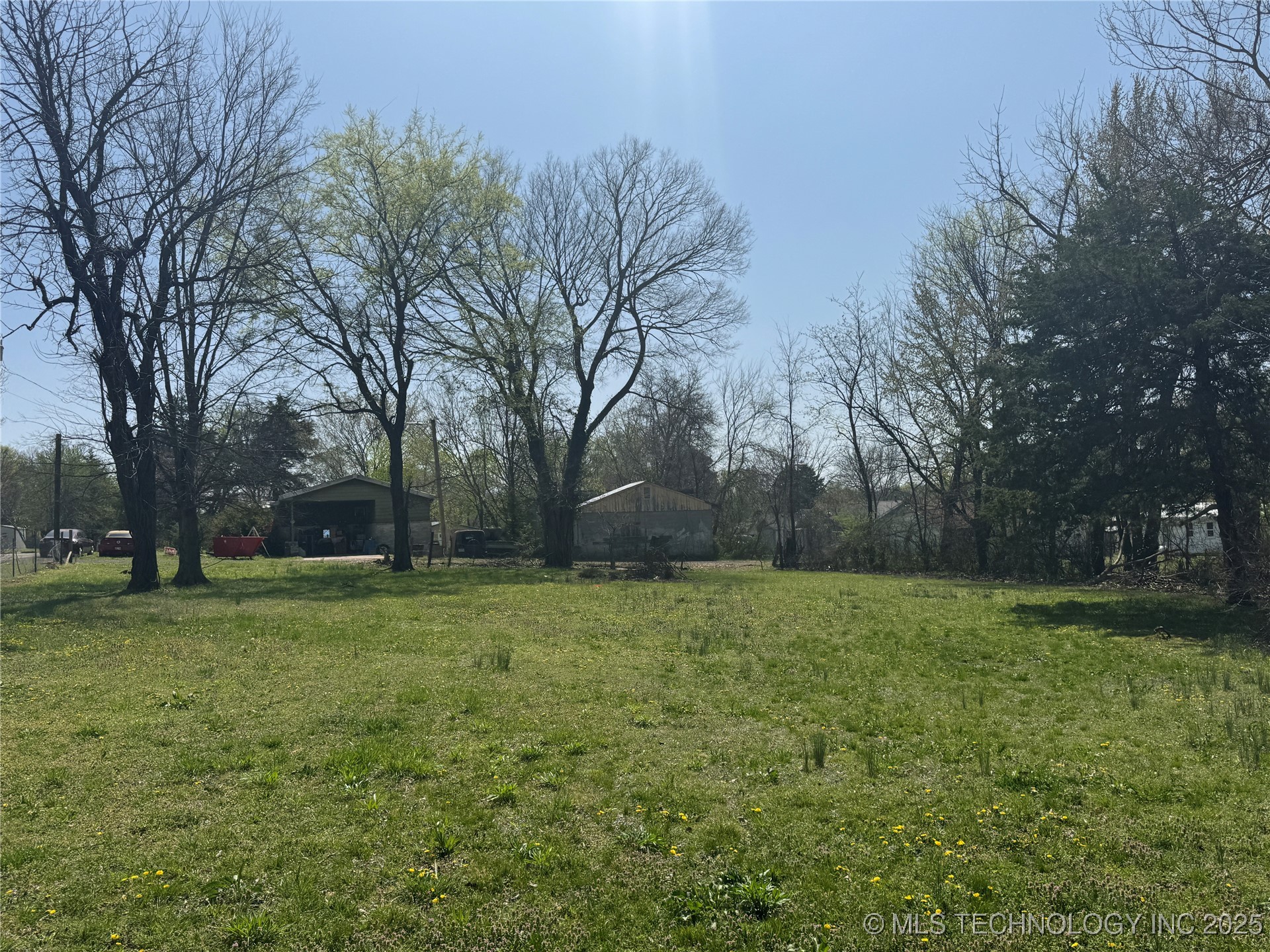 218 E Elm Street Property Photo 3