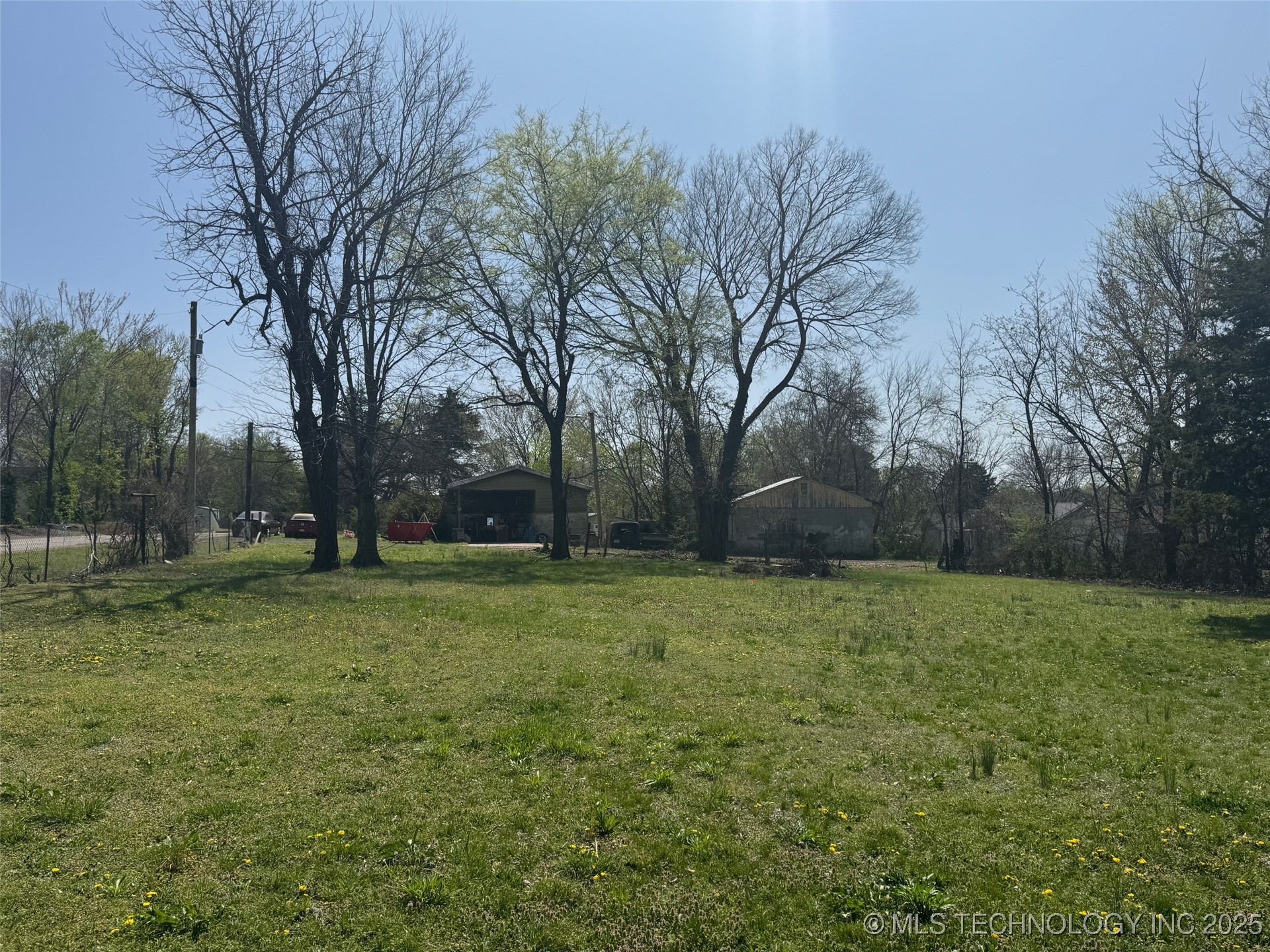 218 E Elm Street Property Photo 4