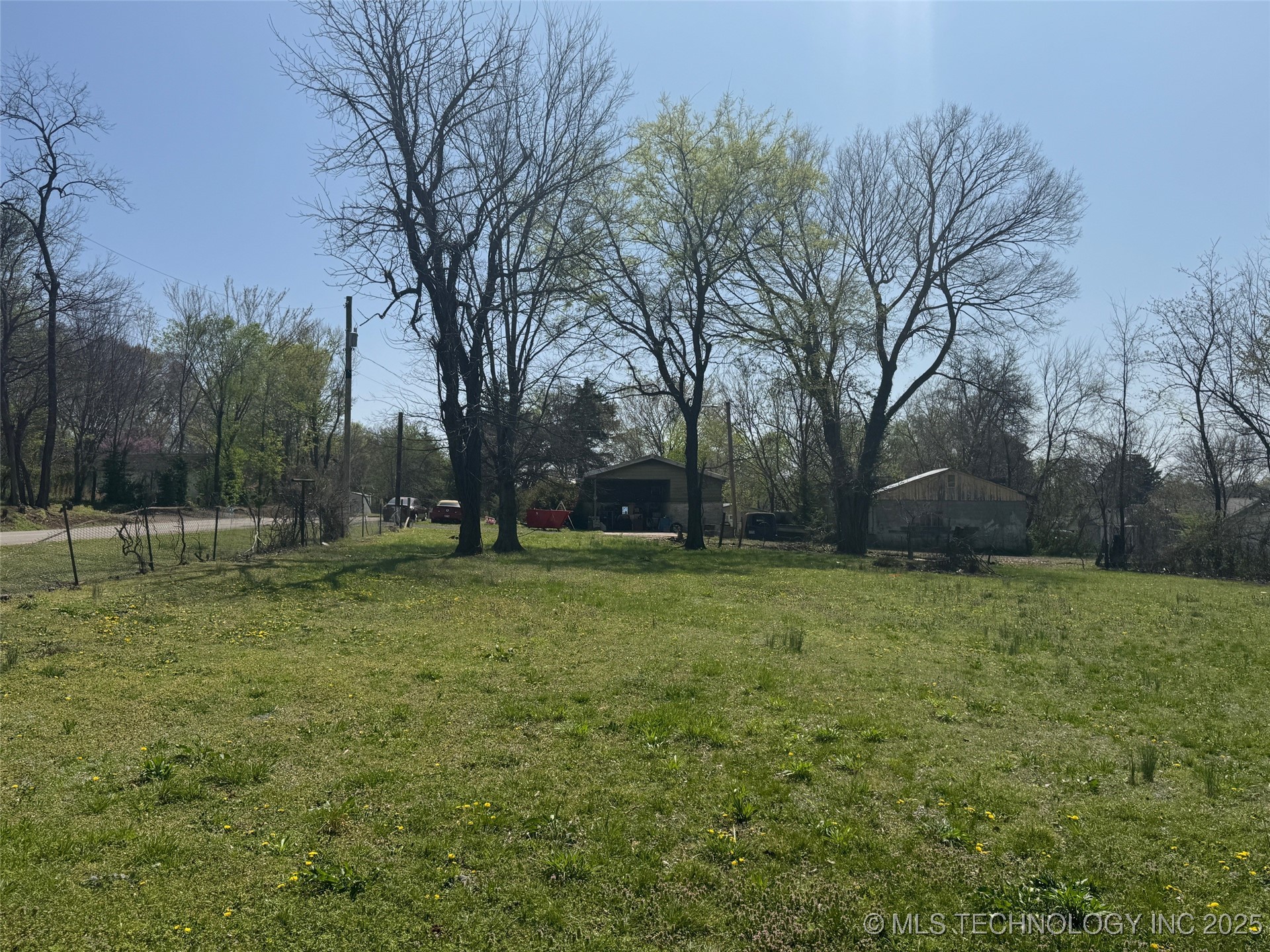 218 E Elm Street Property Photo 5