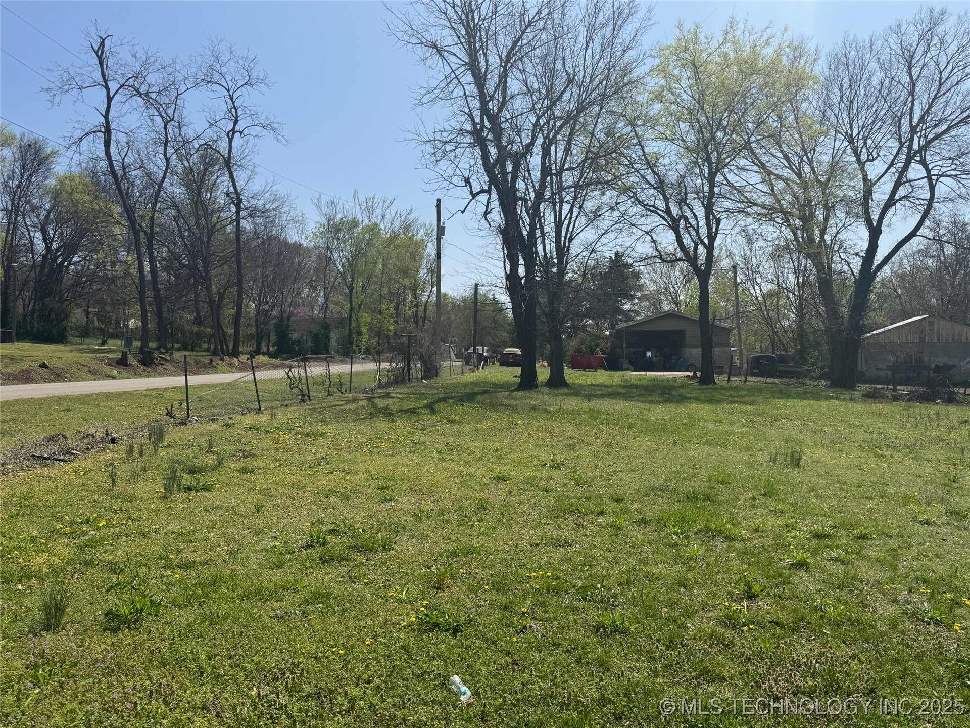 218 E Elm Street Property Photo 6