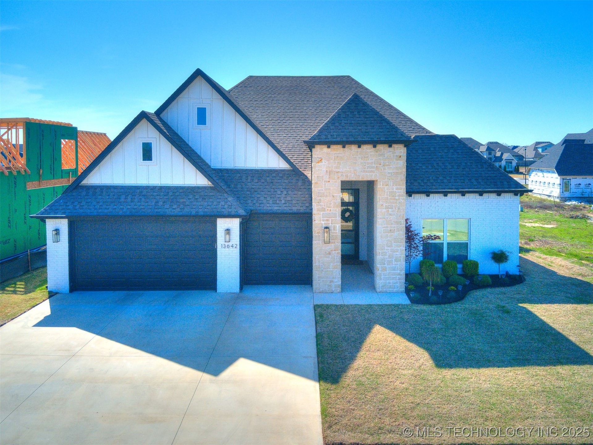 13642 S 21st Place E Property Photo 1