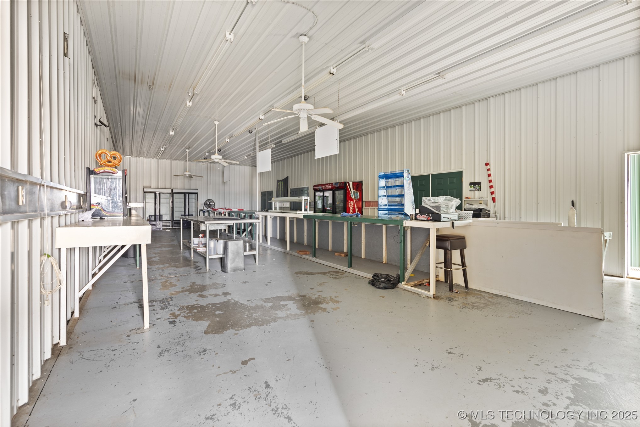 8100 Wainwright Road Property Photo 6