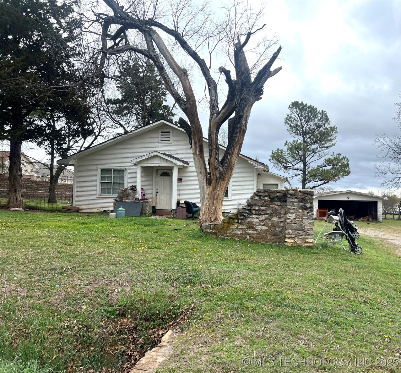 200 S West Street Property Photo 1