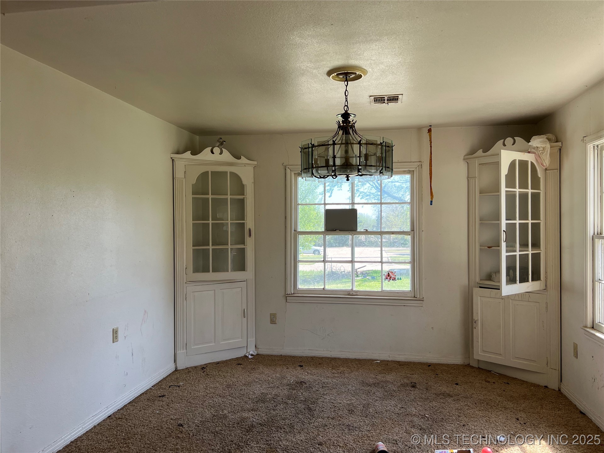 200 S West Street Property Photo 6