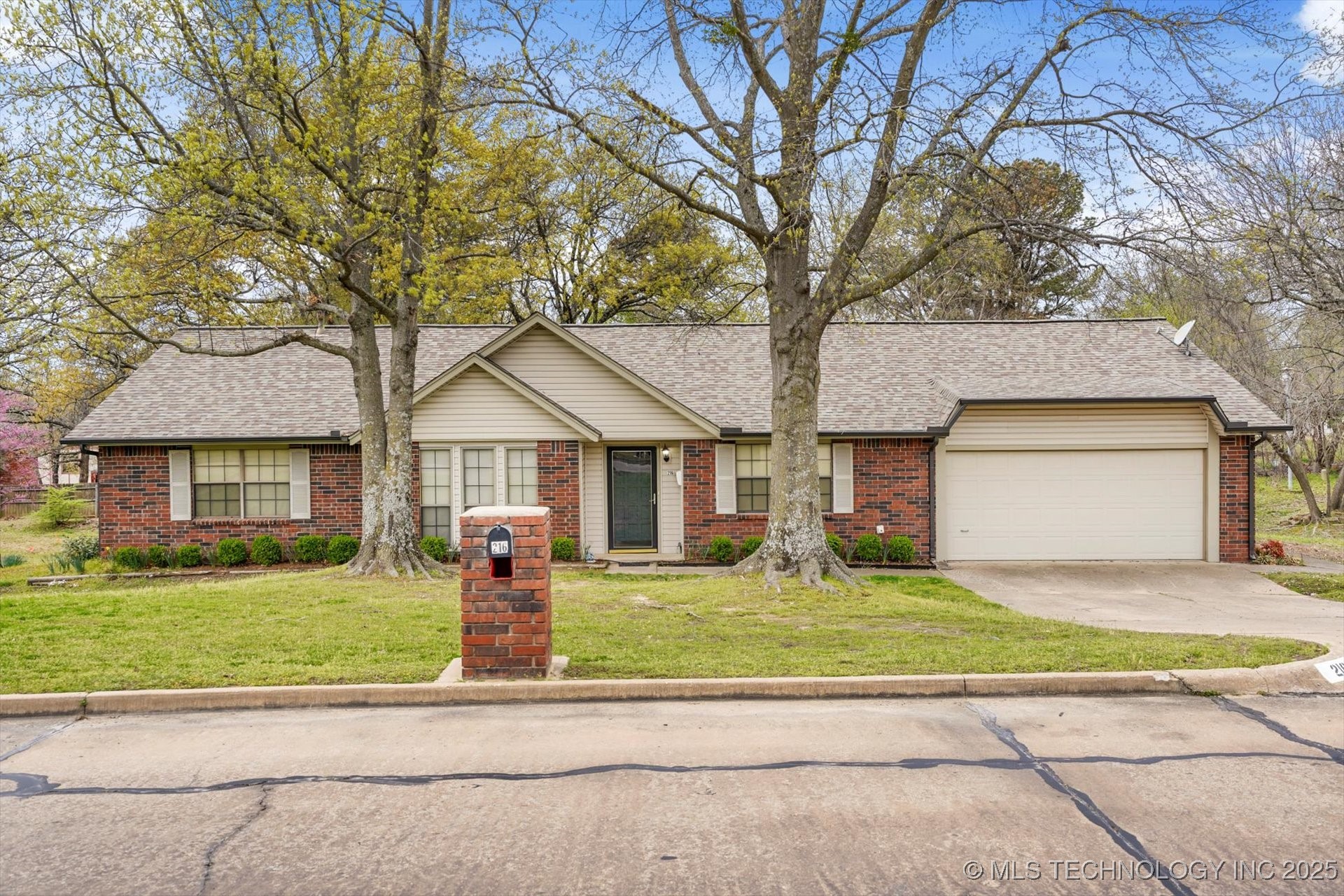 216 Pioneer Road Property Image