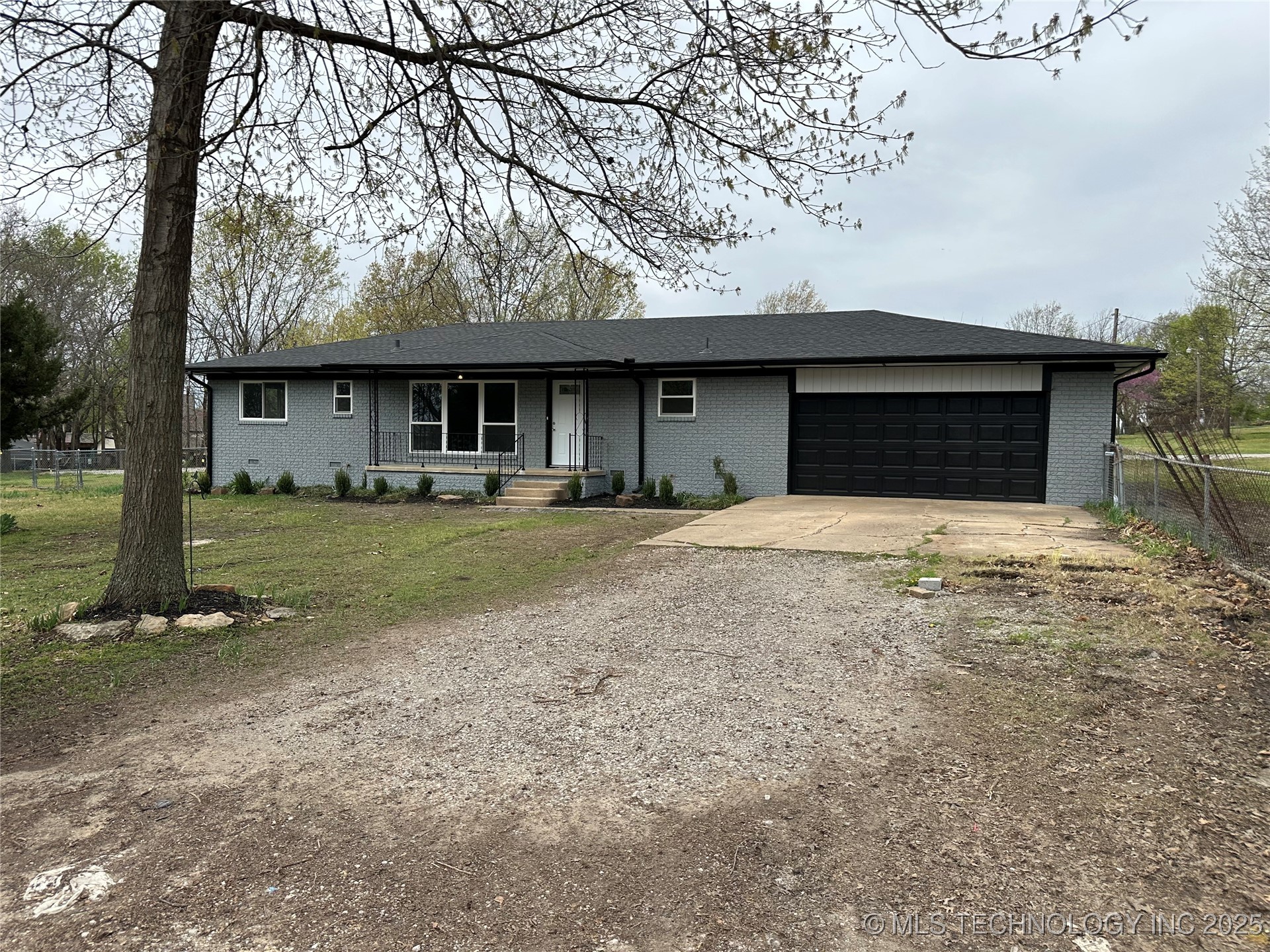 7810 S Union Avenue Property Photo 1