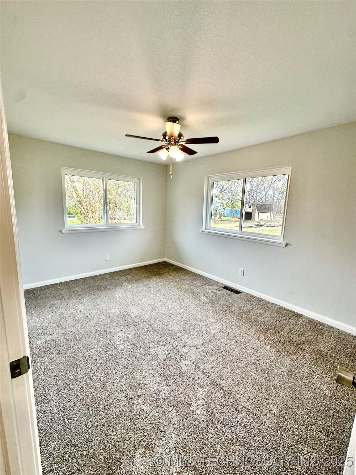 7810 S Union Avenue Property Photo 8