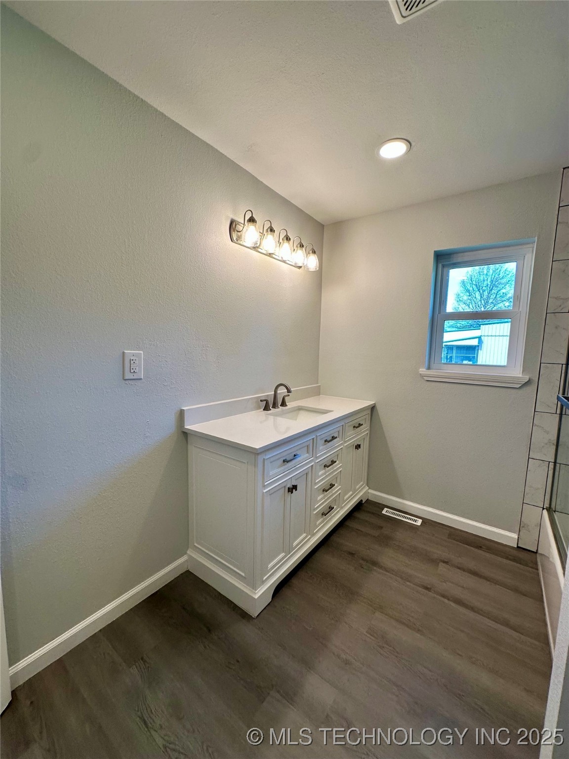 7810 S Union Avenue Property Photo 44
