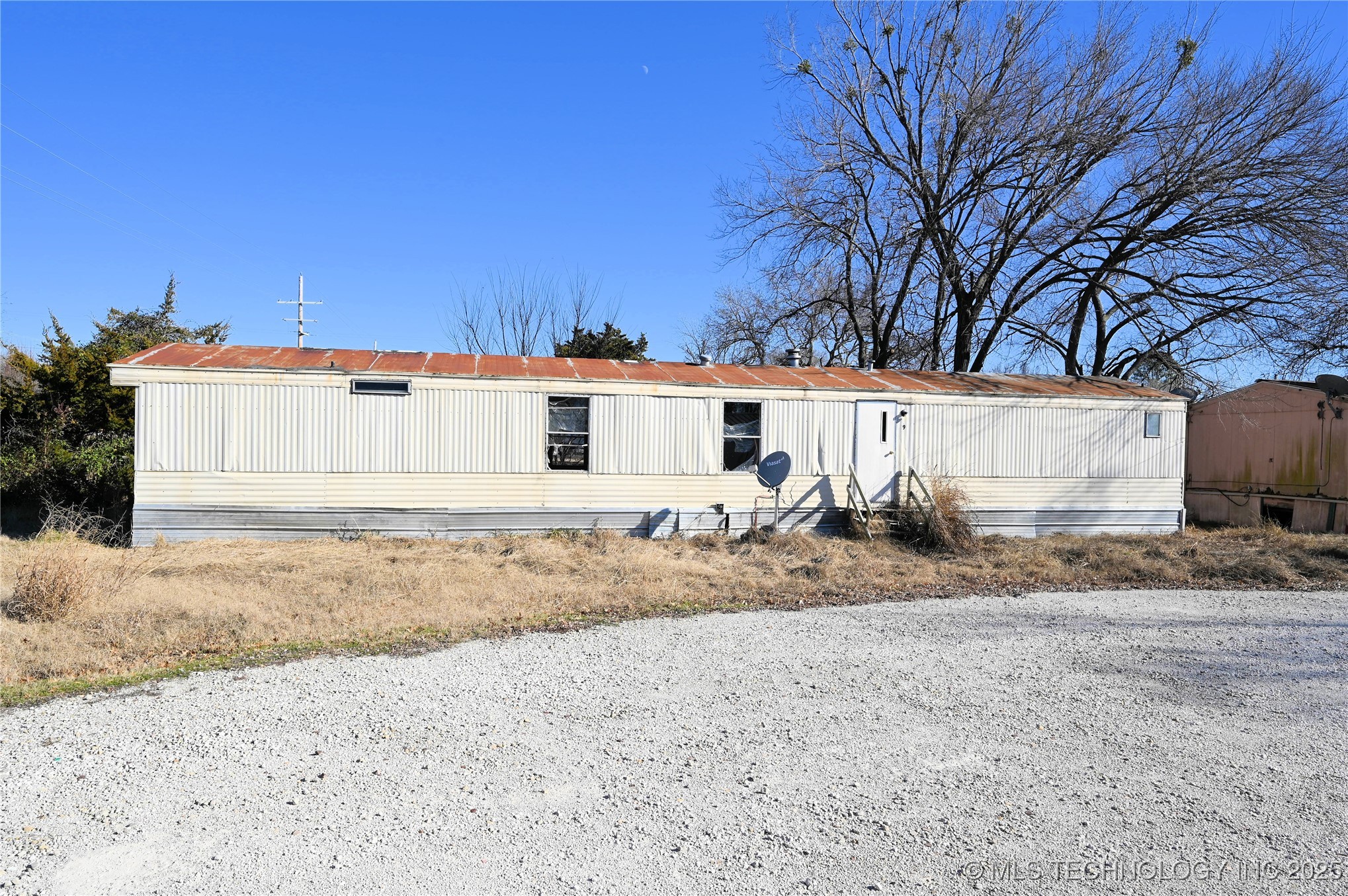910 W Eufaula Avenue Property Photo 3