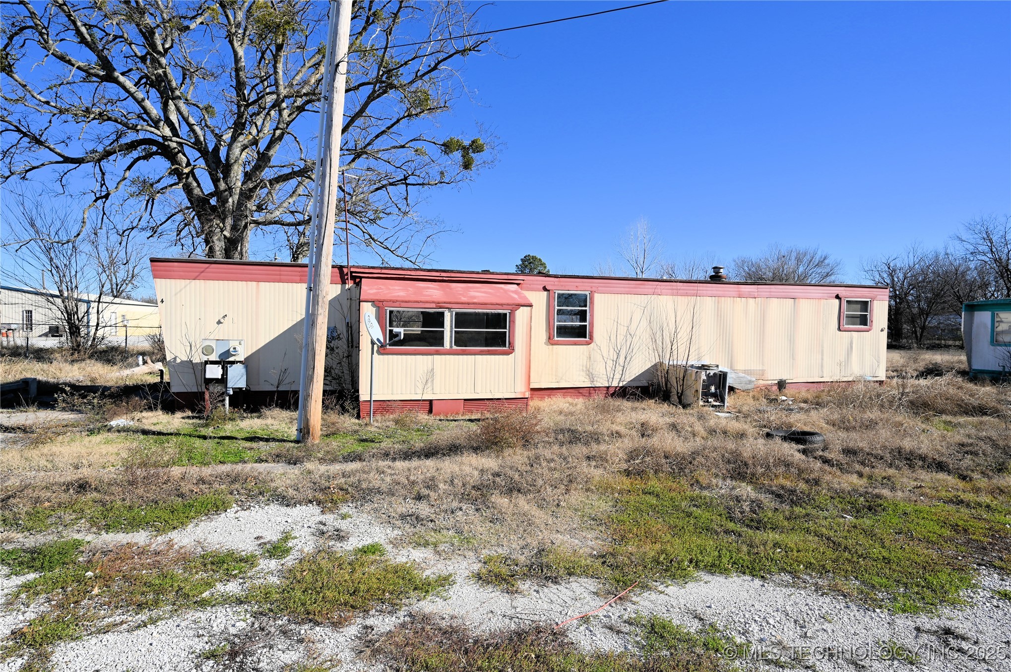 910 W Eufaula Avenue Property Photo 9