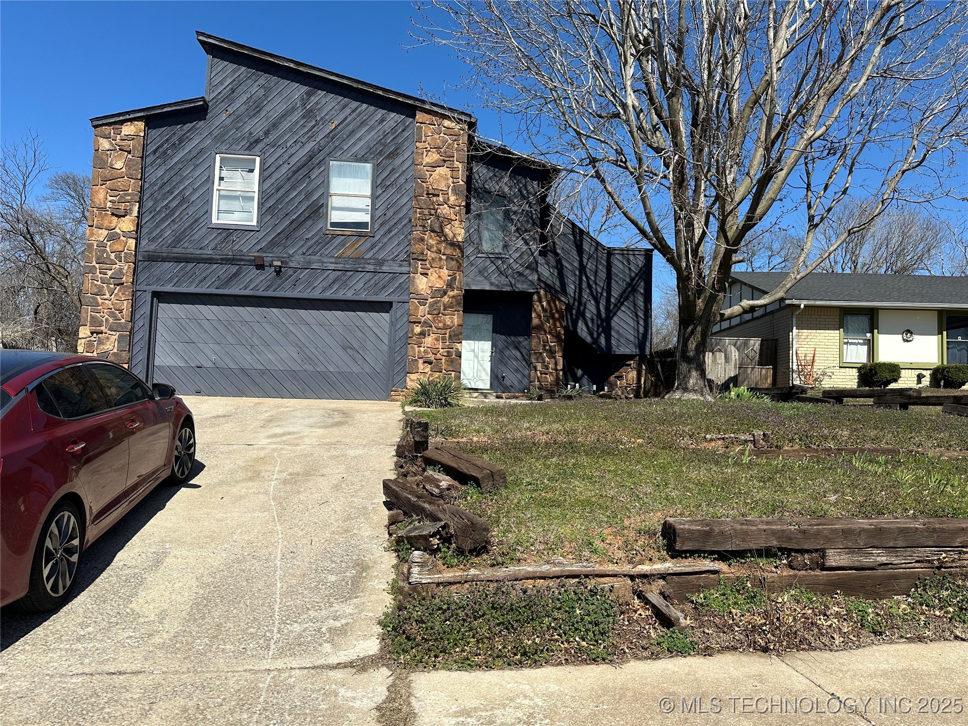 14101 E 33rd Street Property Photo 2