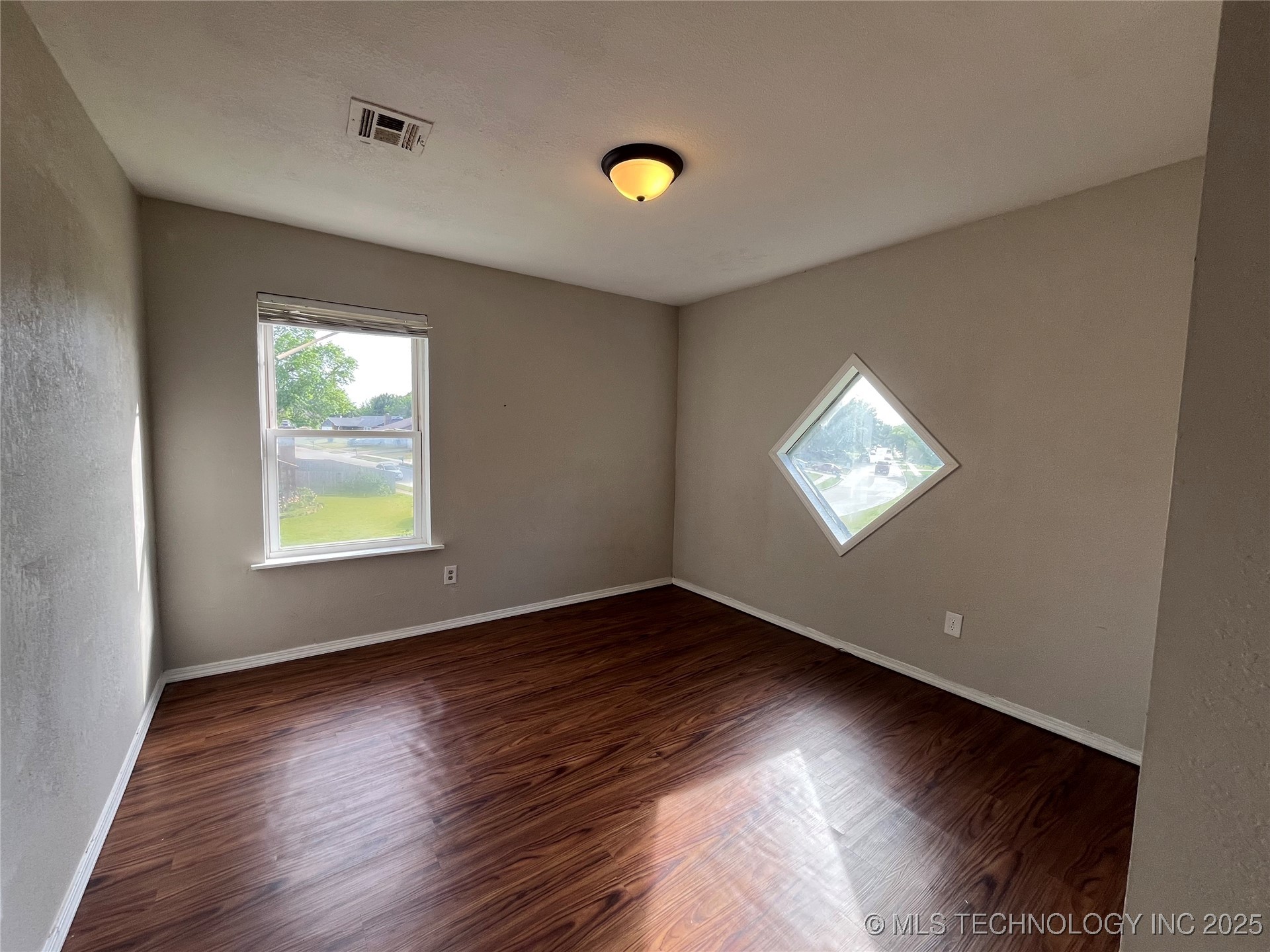 14101 E 33rd Street Property Photo 12