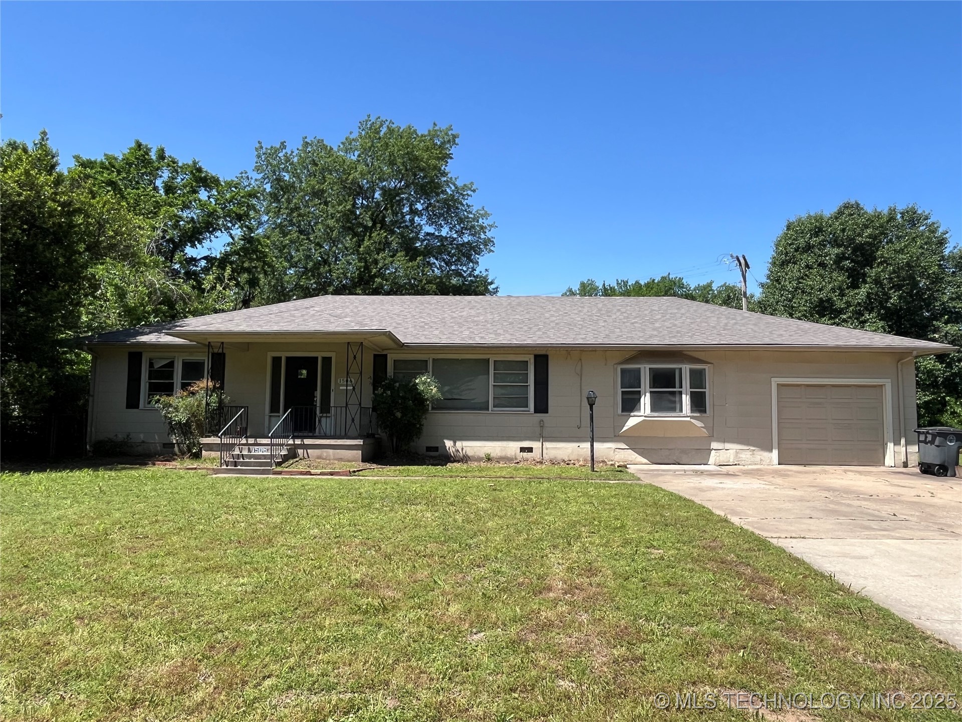 1506 E 46th Place Property Photo 1