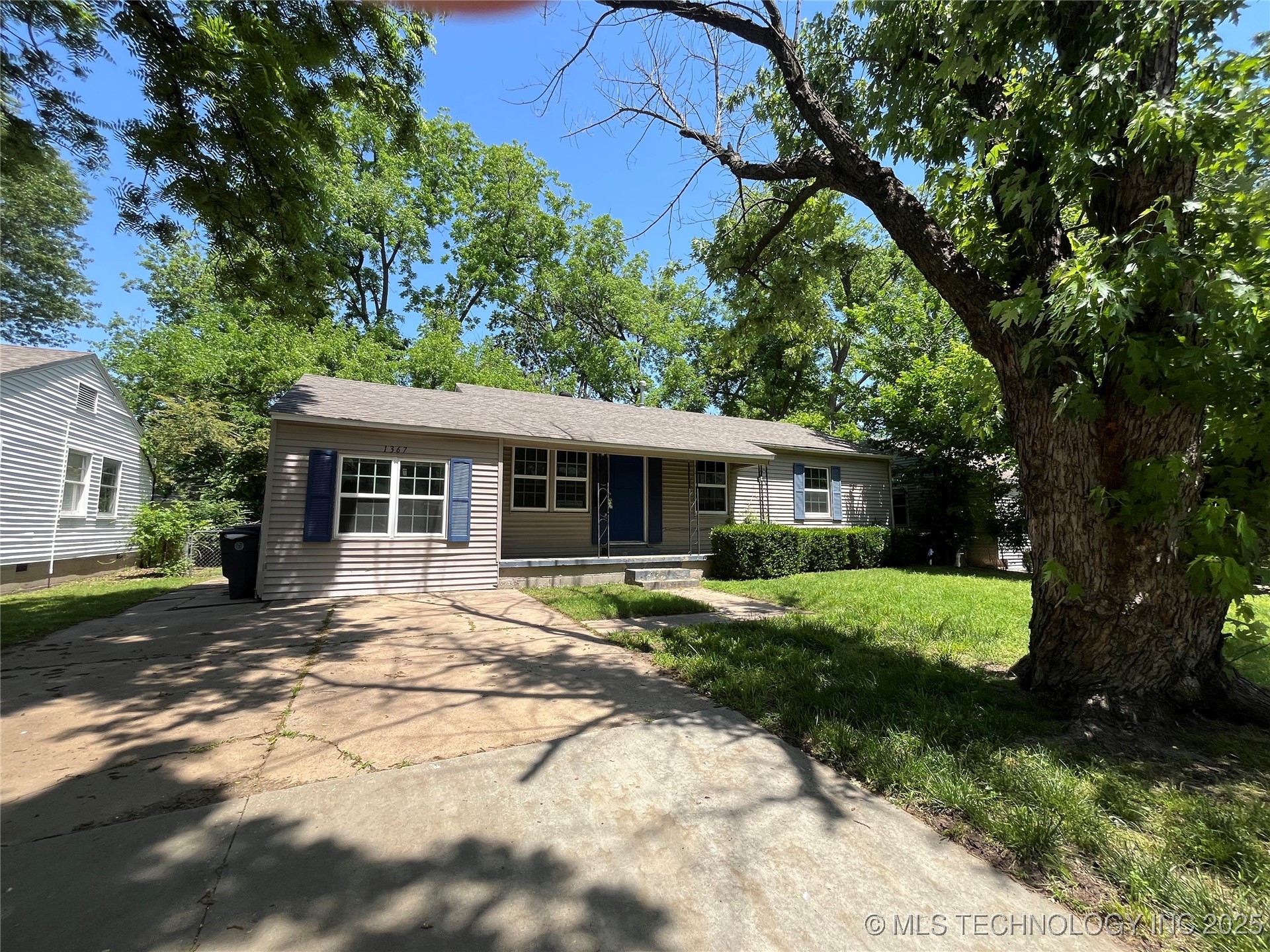 1367 E 43rd Street Property Photo 1