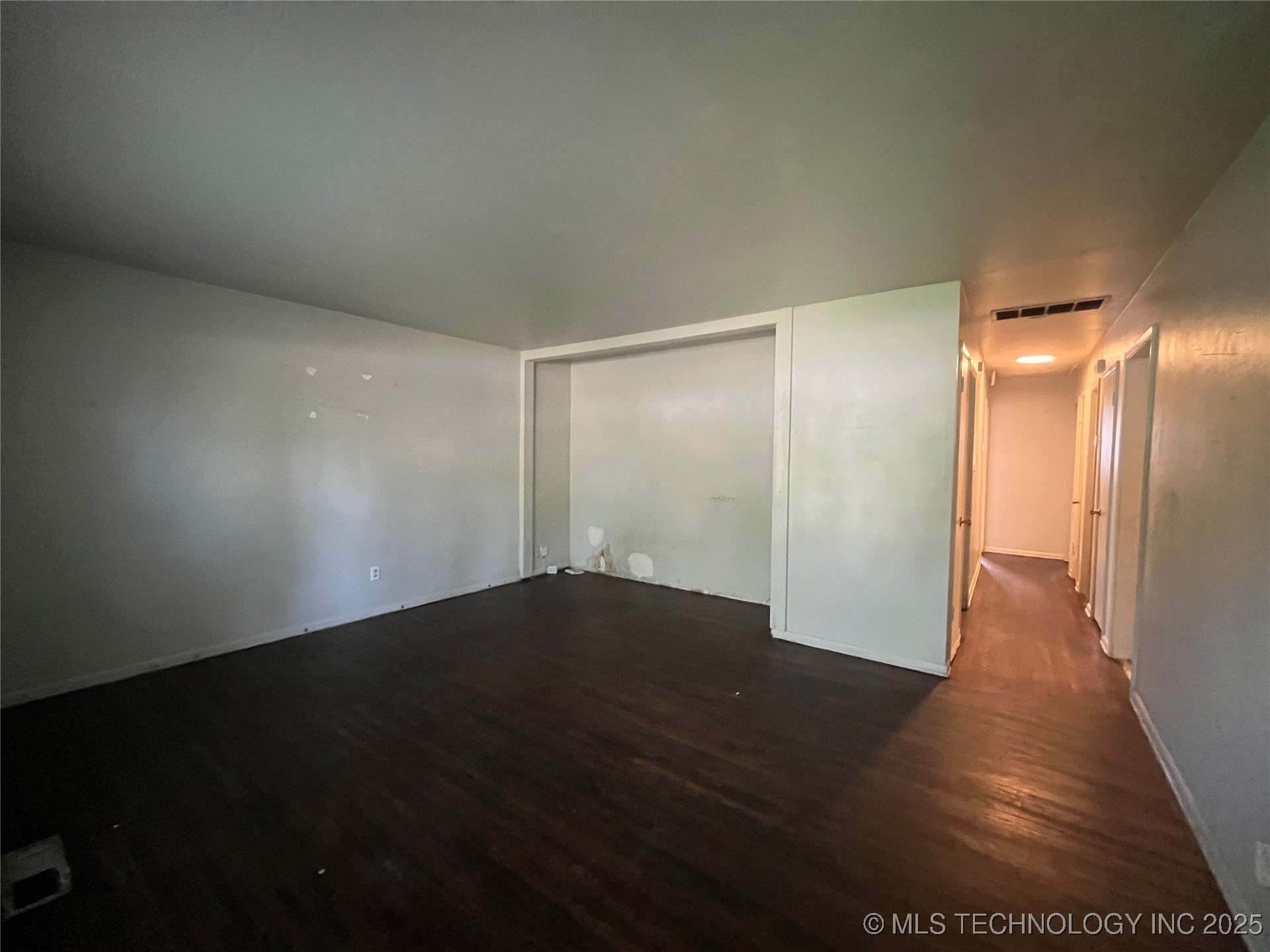 628 S 105th East Place Property Photo 4