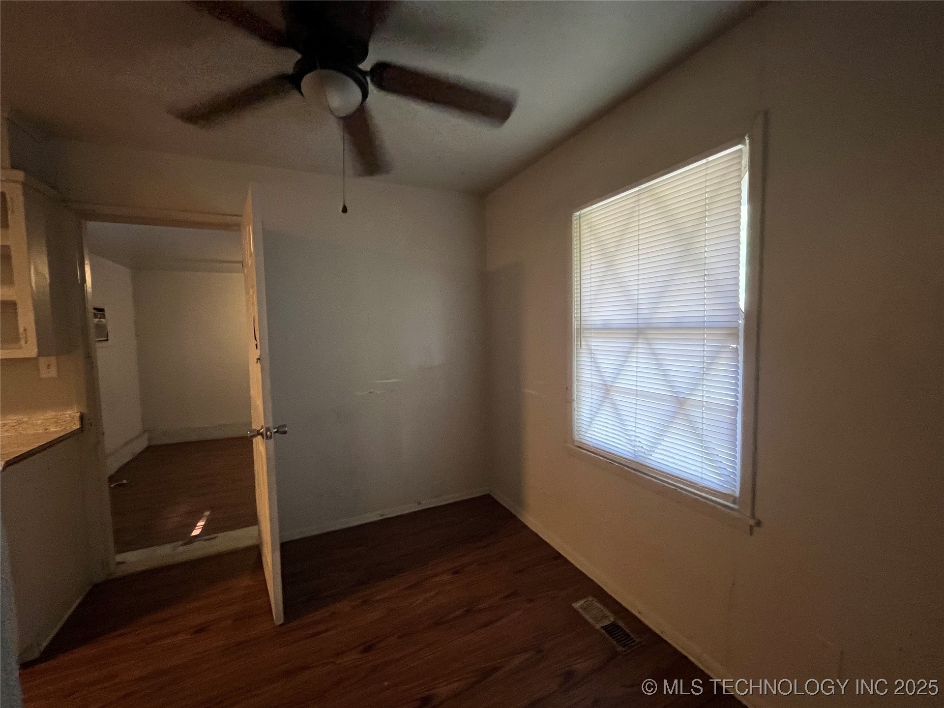 628 S 105th East Place Property Photo 5