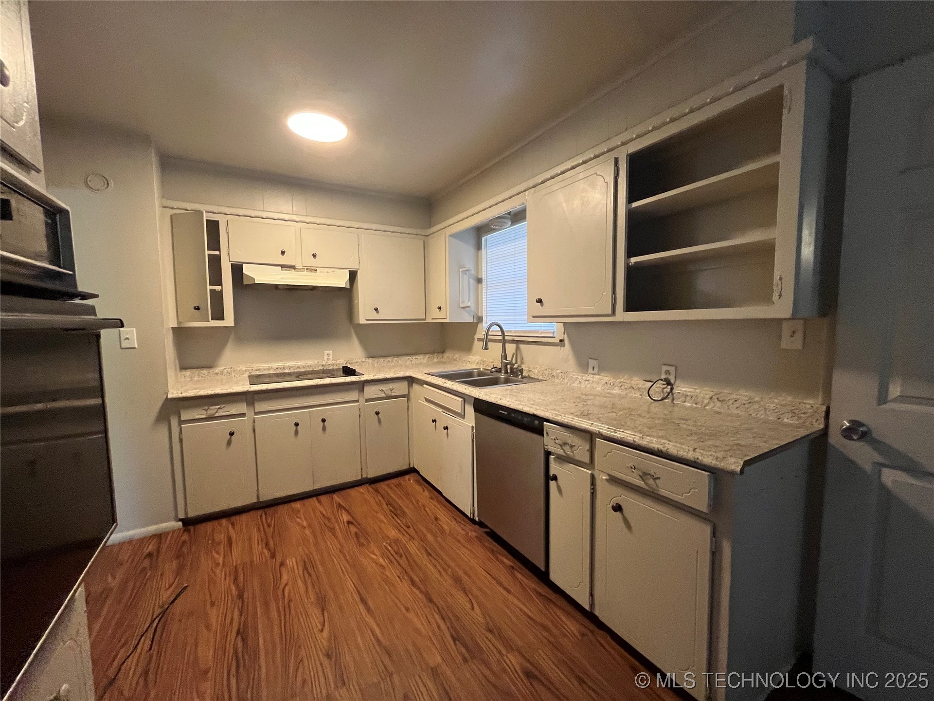 628 S 105th East Place Property Photo 8