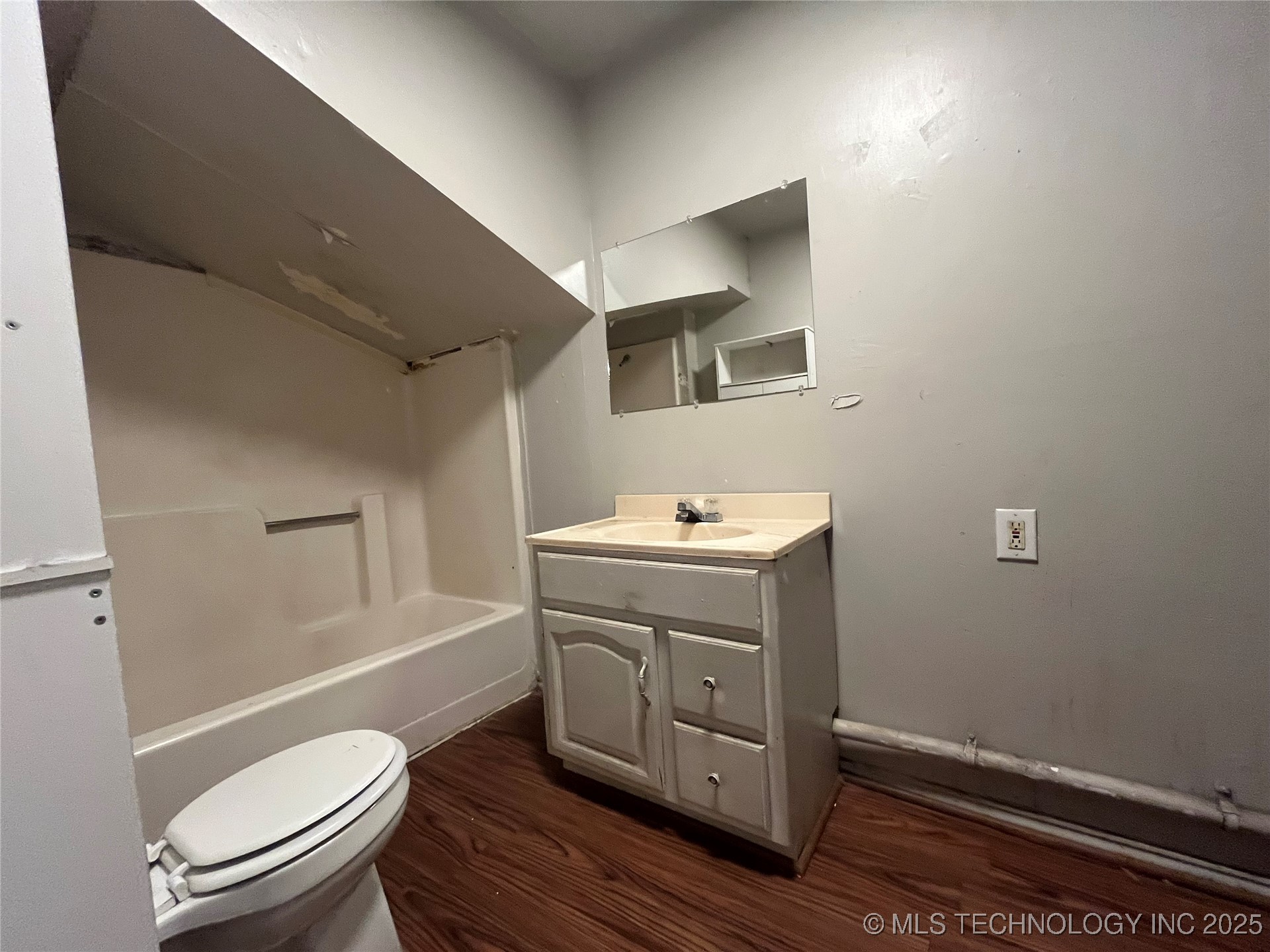 628 S 105th East Place Property Photo 10